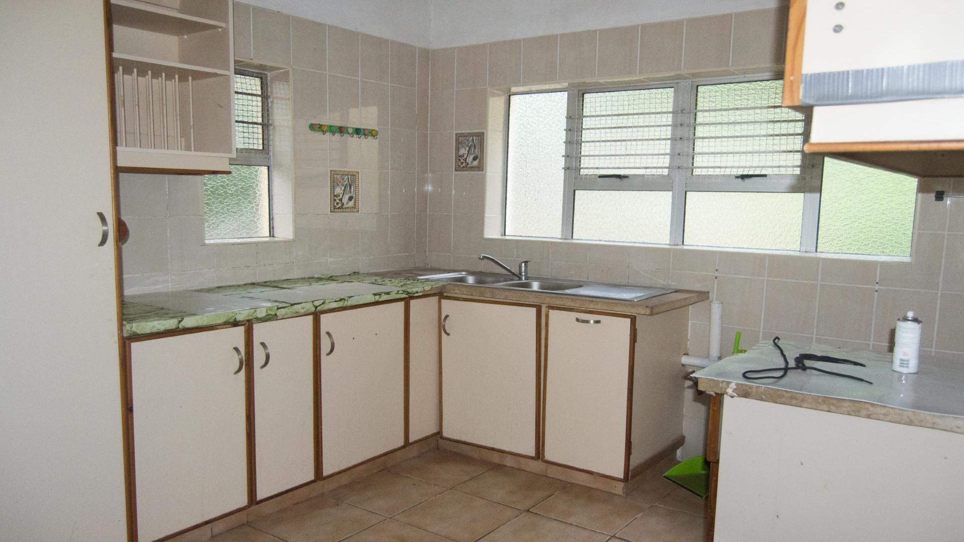 Kitchen of property in Umkomaas
