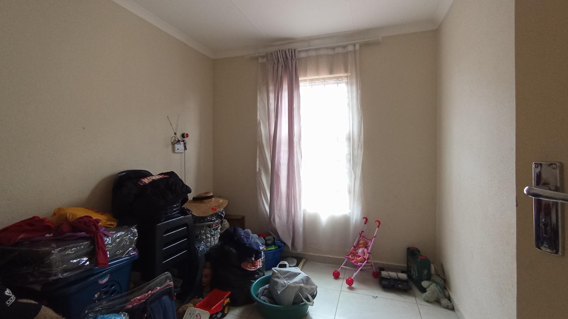 Bed Room 2 - 9 square meters of property in Soshanguve
