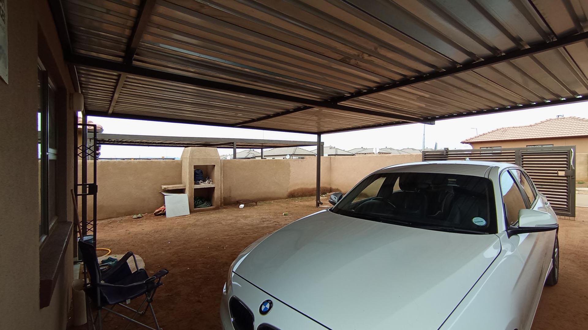 Carport  of property in Soshanguve