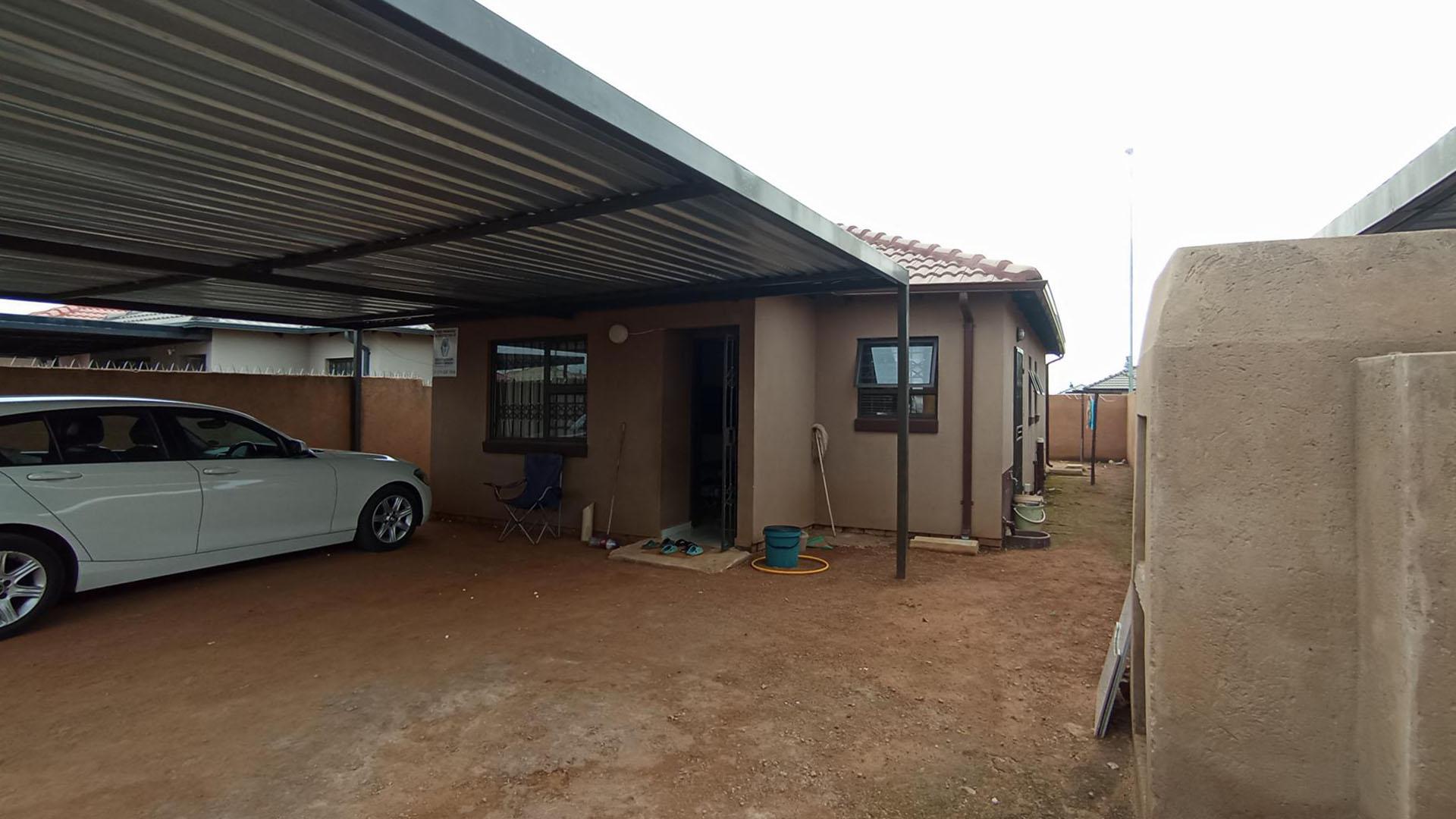 Front View of property in Soshanguve