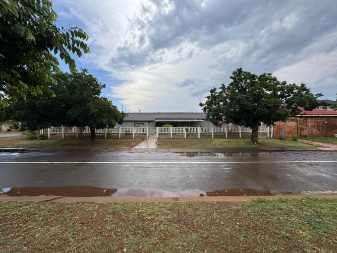 3 Bedroom House for Sale For Sale in Ennerdale South - MR699309