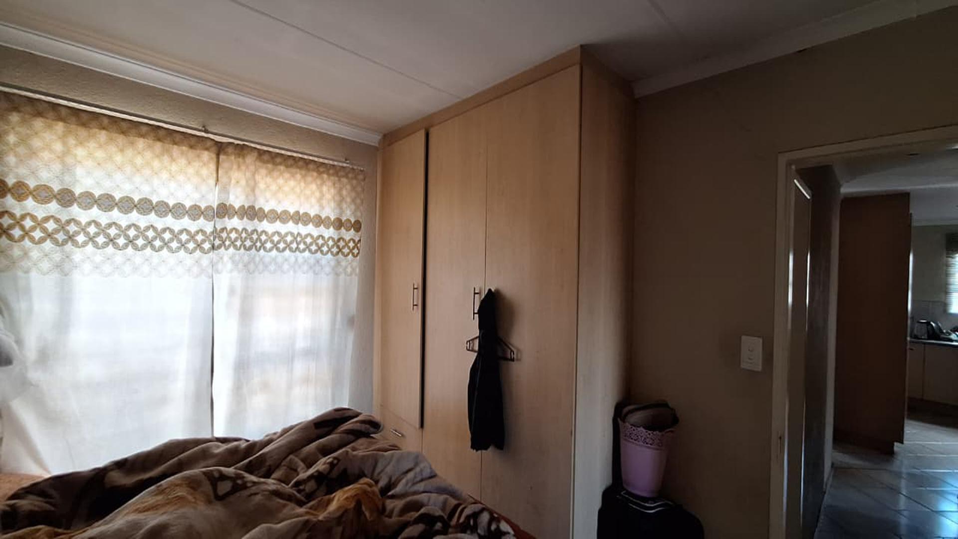 Main Bedroom - 15 square meters of property in Alliance