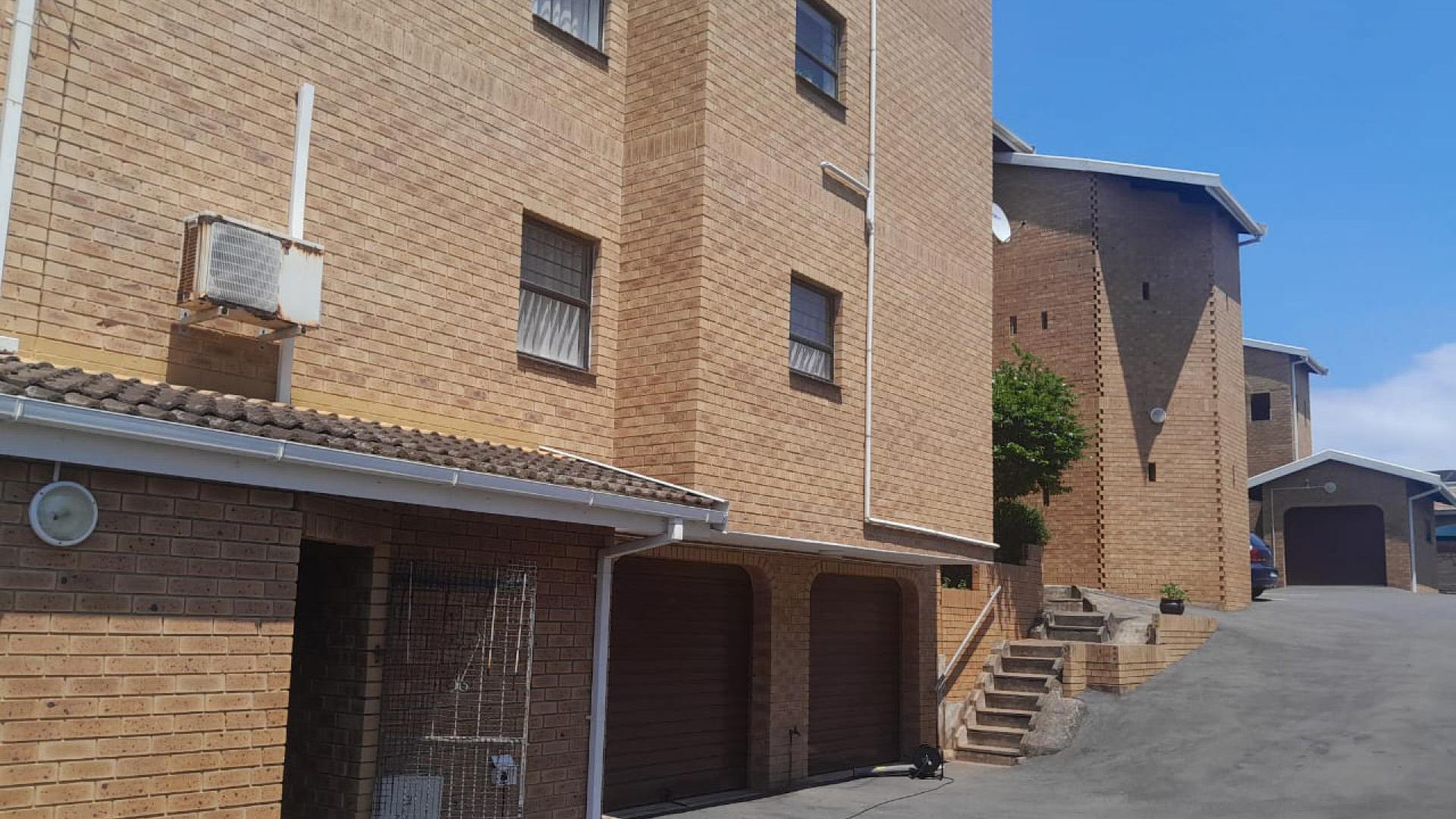 Front View of property in Amanzimtoti 