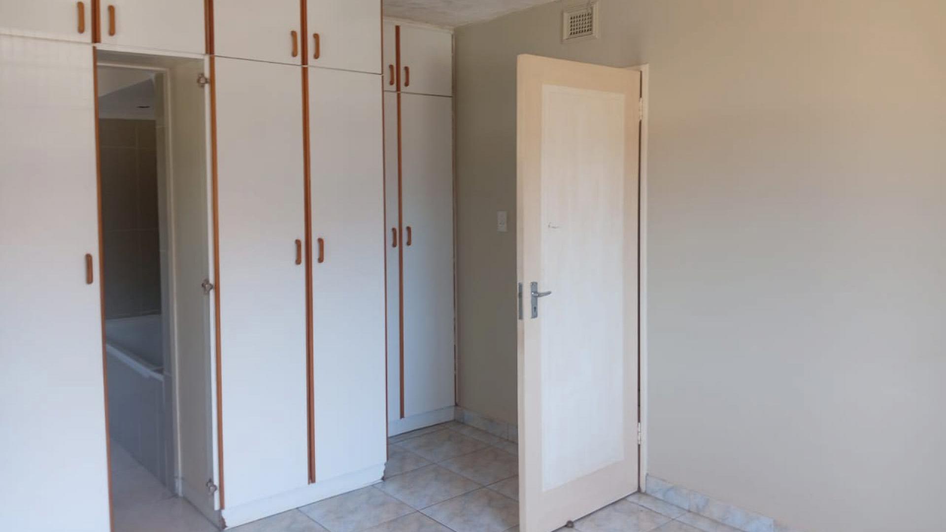 Main Bedroom of property in Amanzimtoti 