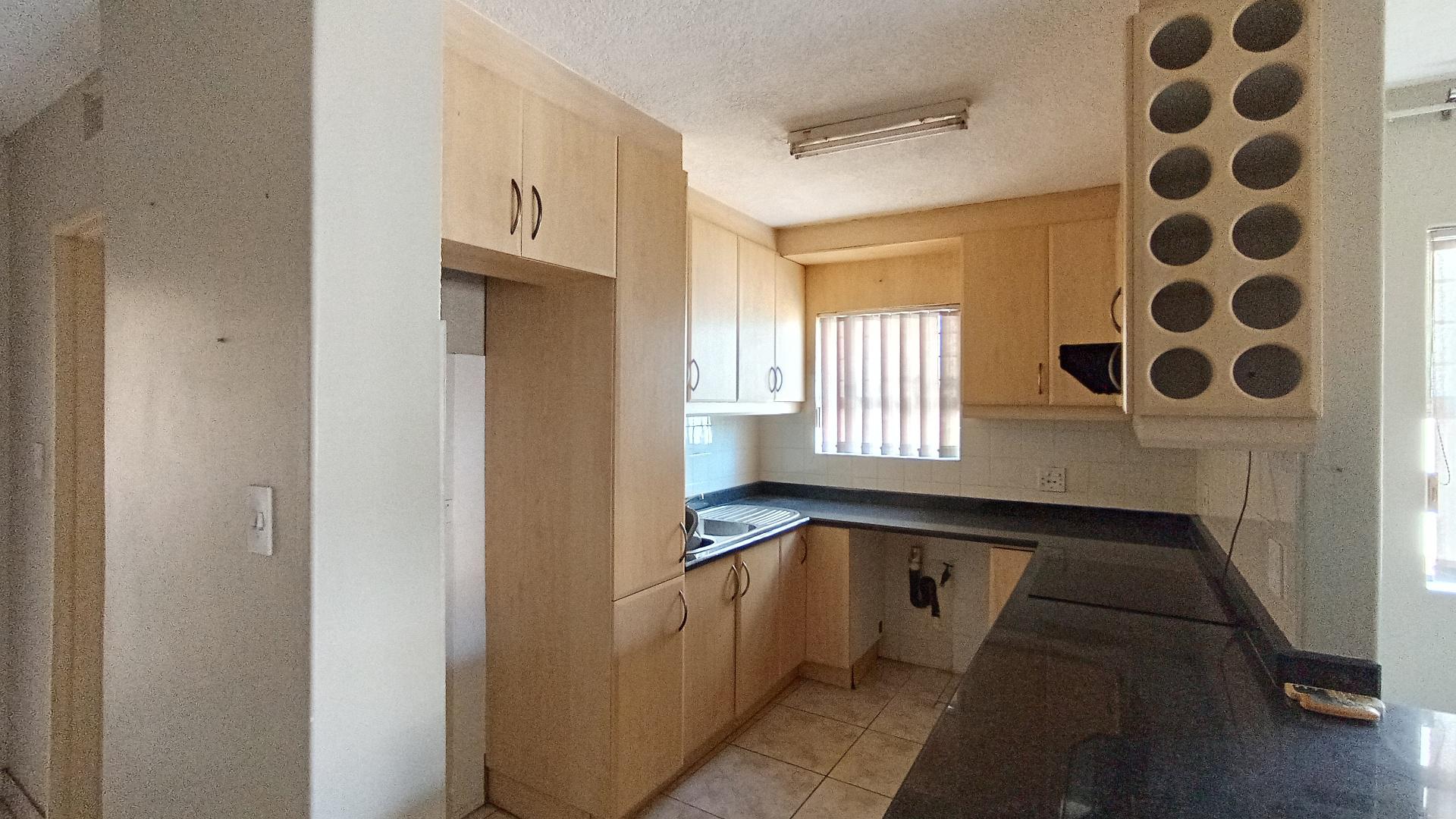 Kitchen - 9 square meters of property in Amanzimtoti 