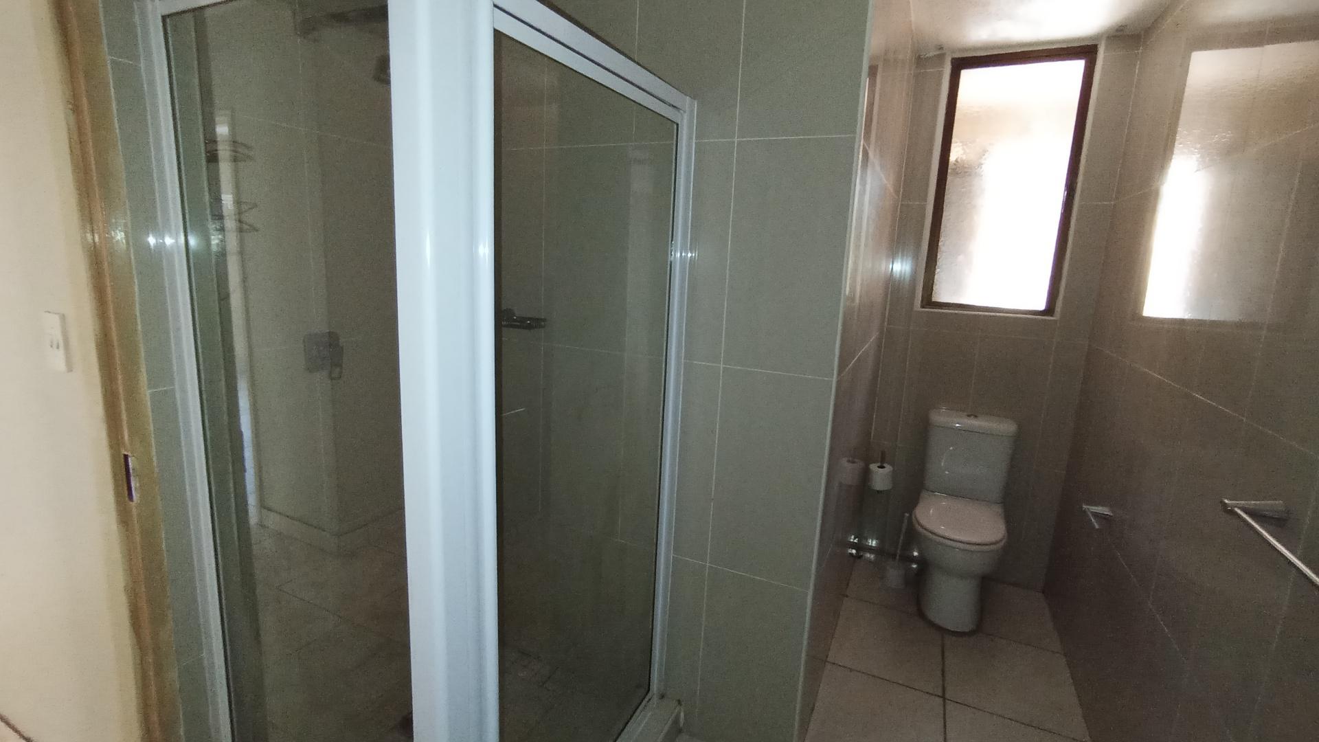 Bathroom 1 - 7 square meters of property in Amanzimtoti 