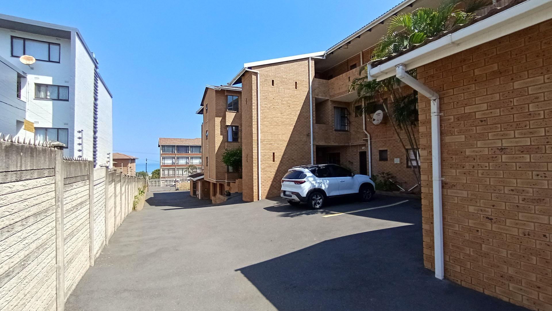 Front View of property in Amanzimtoti 