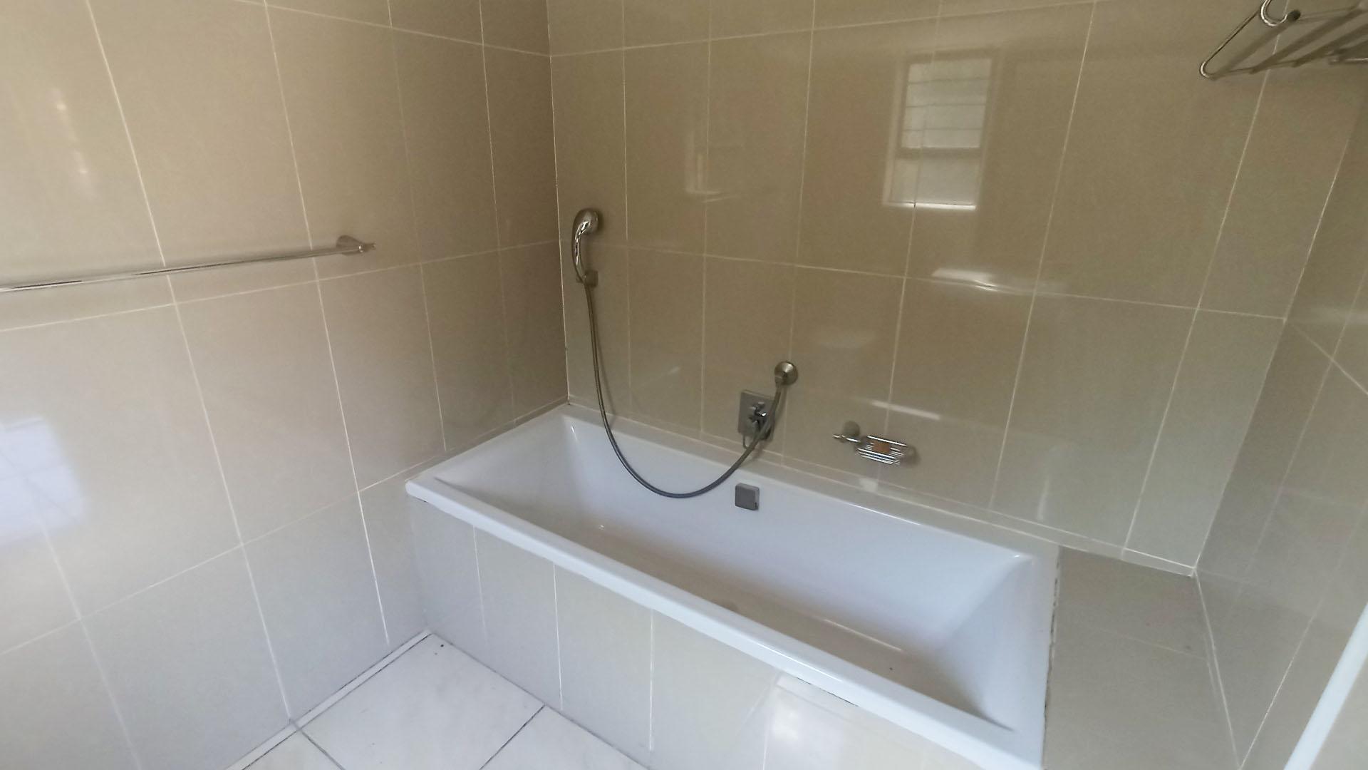 Main Bathroom - 6 square meters of property in Amanzimtoti 