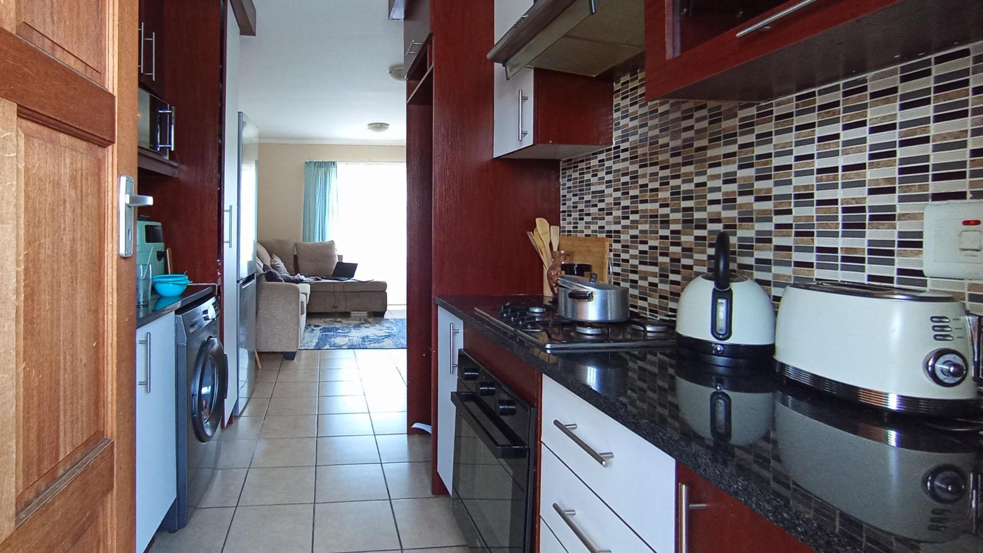 Kitchen - 6 square meters of property in Noordwyk