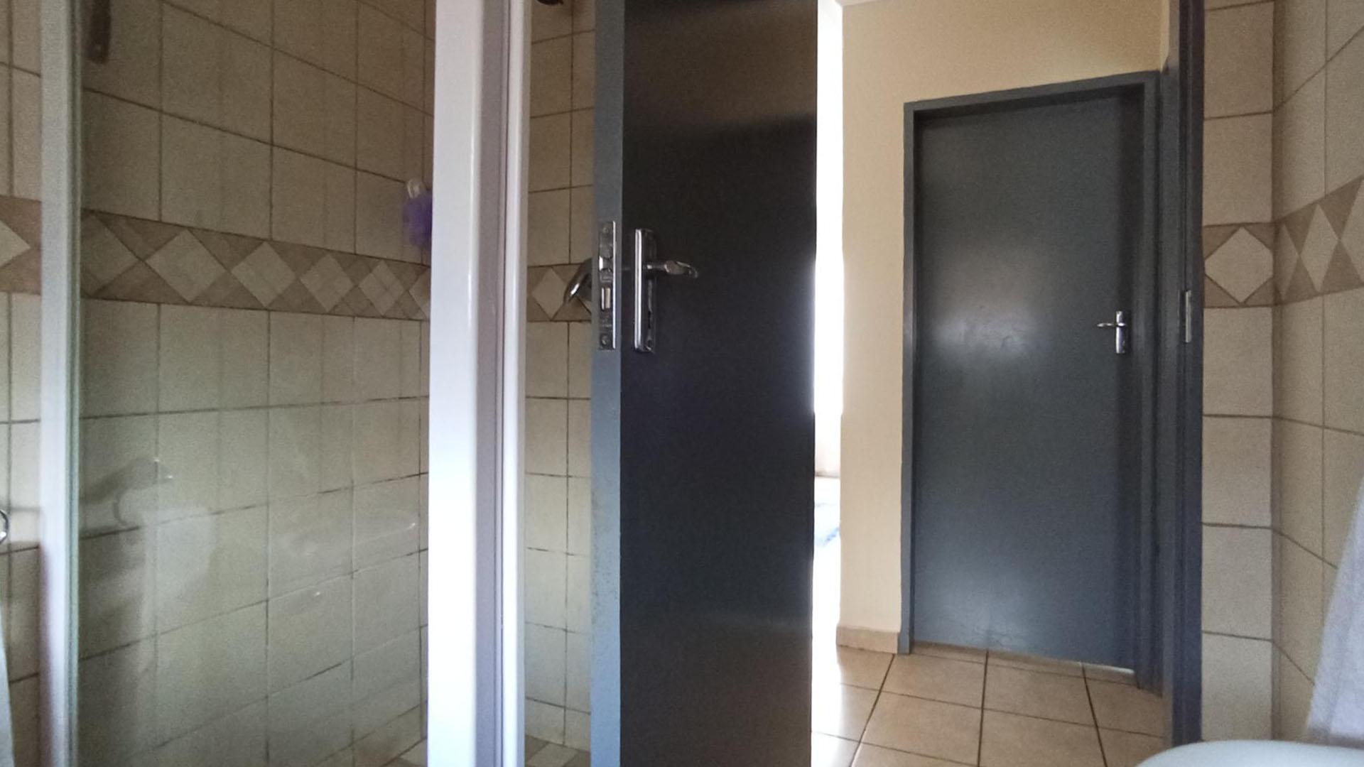 Bathroom 1 - 6 square meters of property in Noordwyk