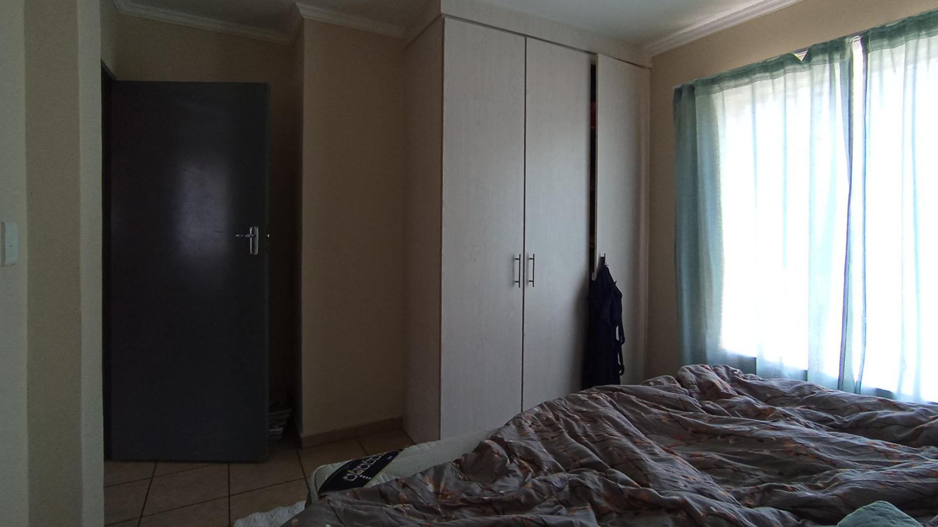 Bed Room 1 - 14 square meters of property in Noordwyk