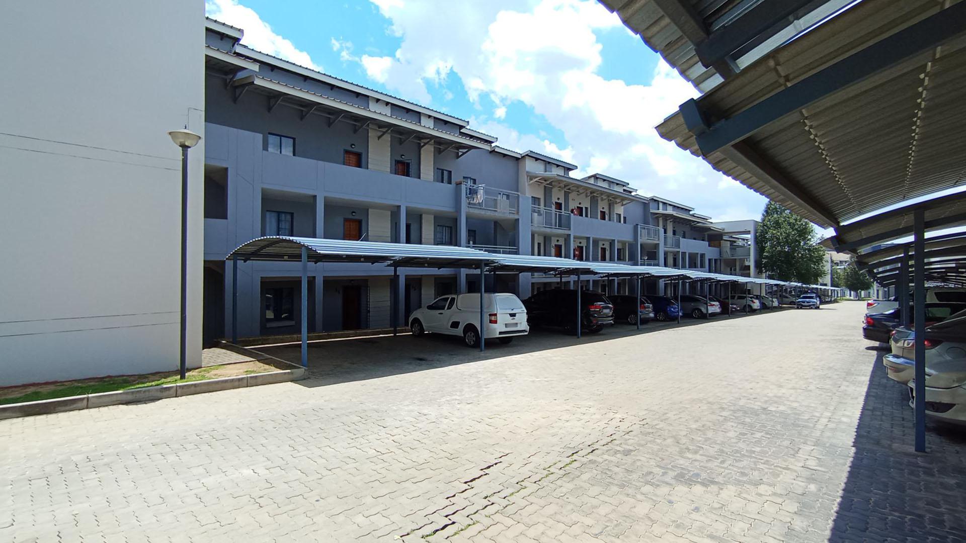 Front View of property in Noordwyk