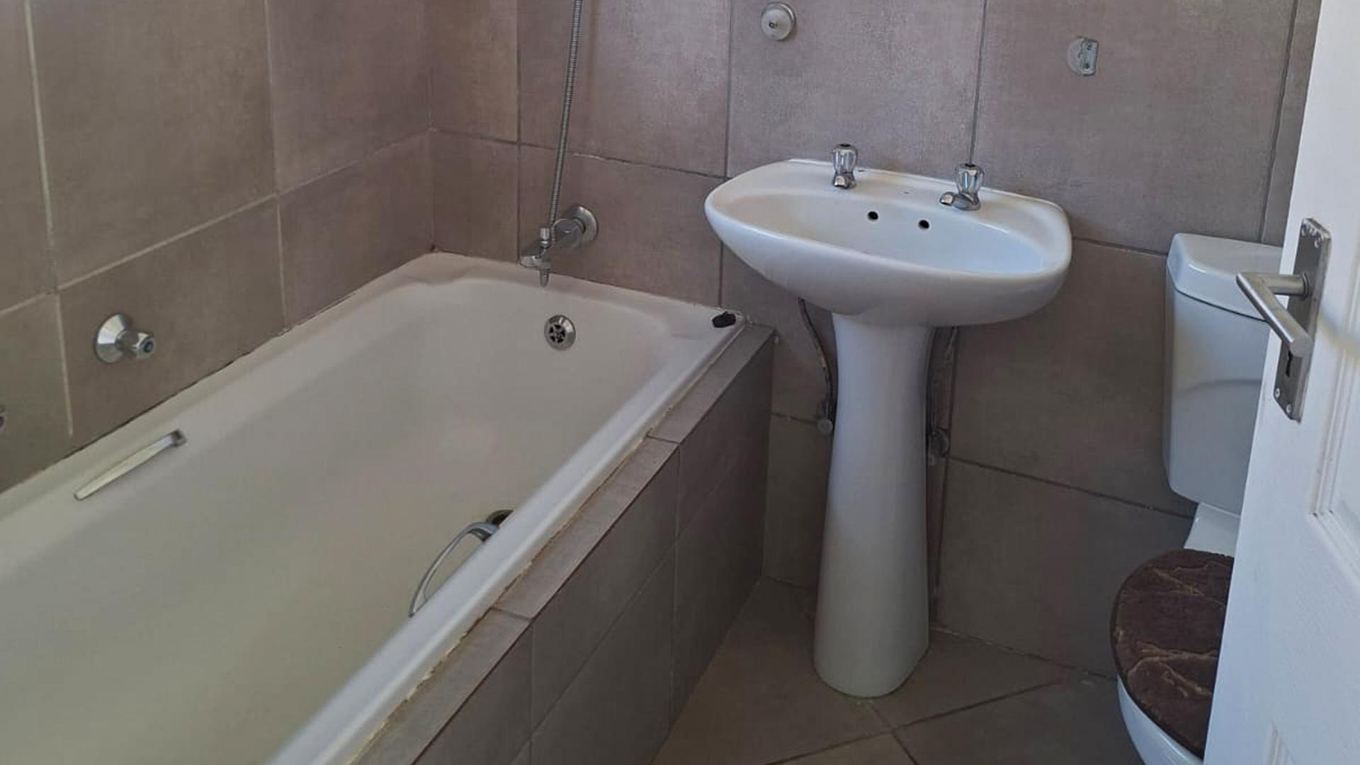 Bathroom 1 of property in Albertsdal