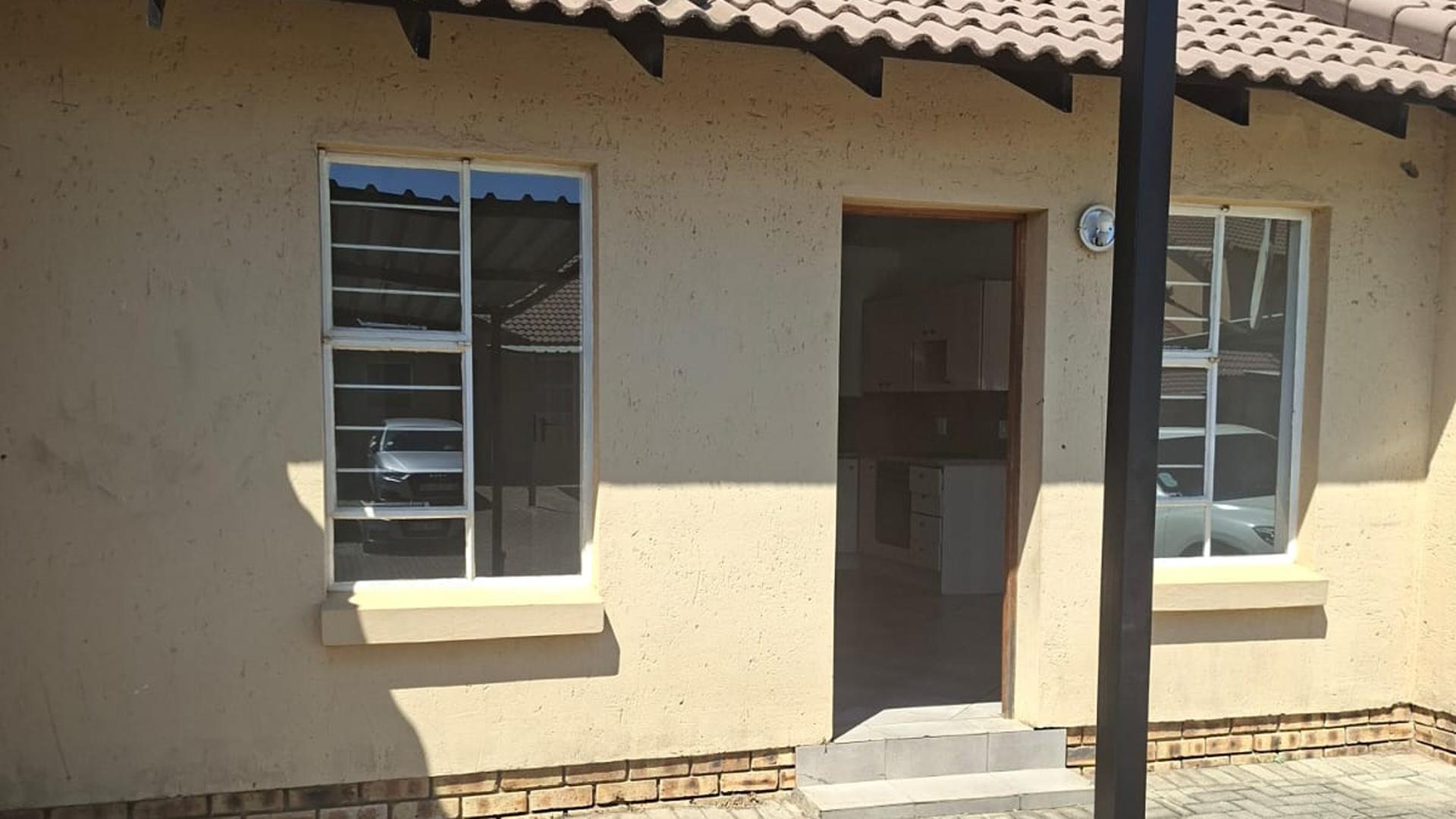 Front View of property in Albertsdal
