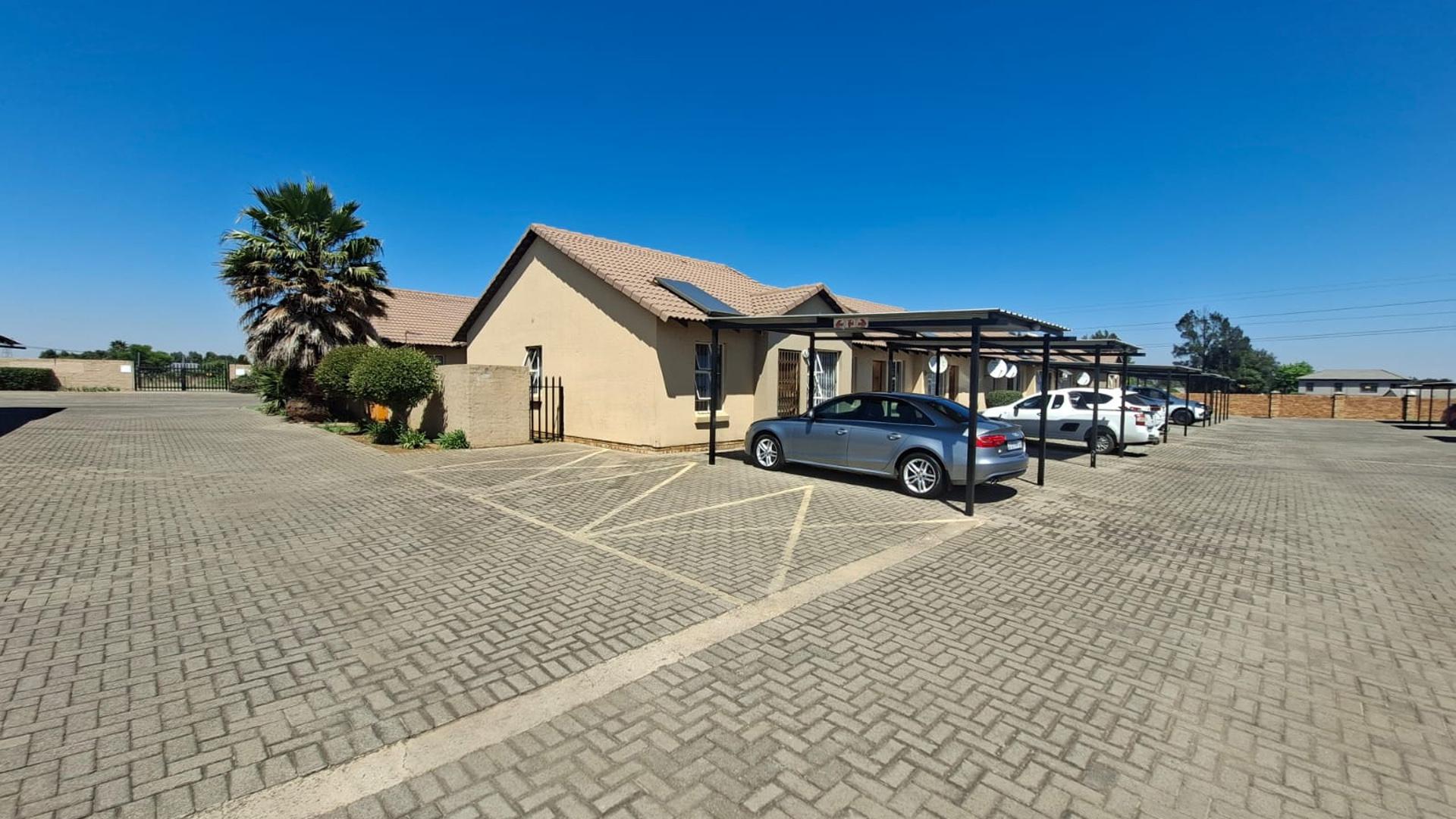 Front View of property in Albertsdal