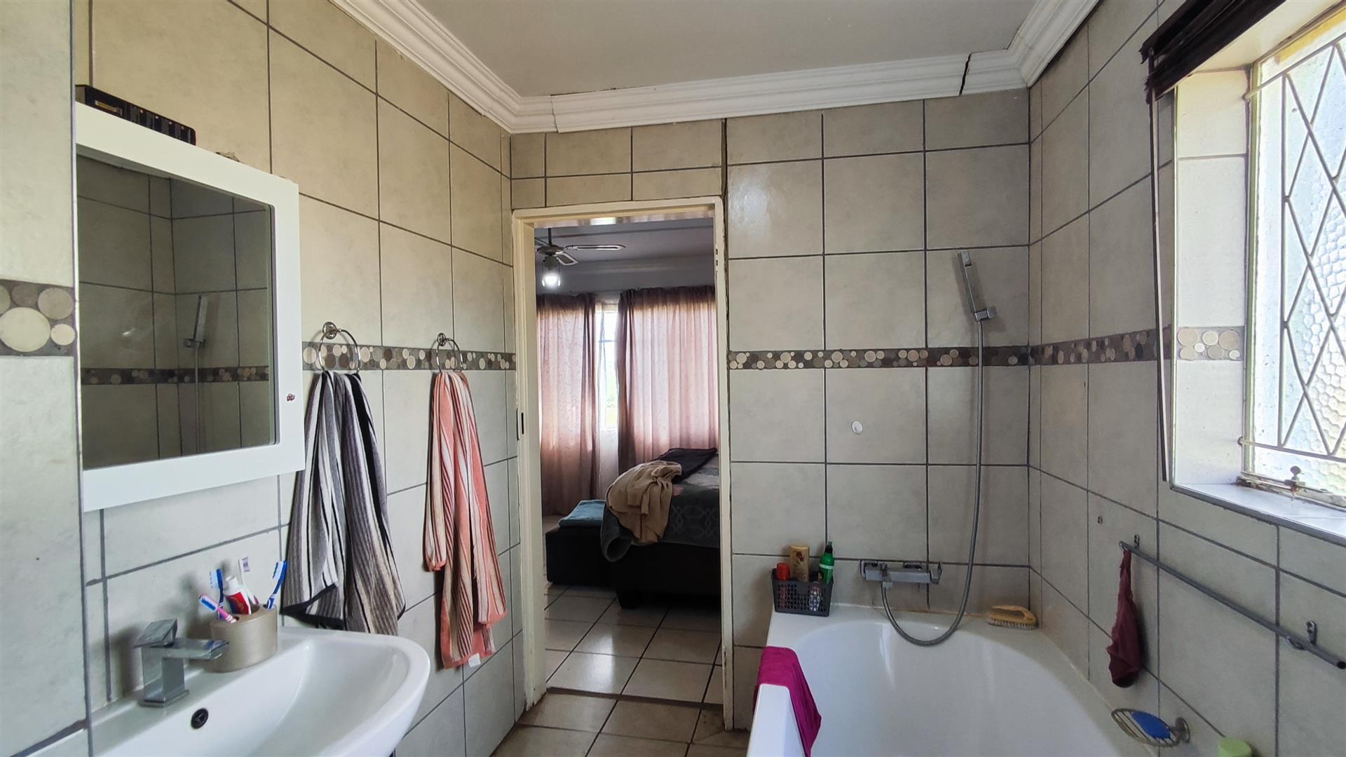 Main Bathroom - 6 square meters of property in Spaarwater
