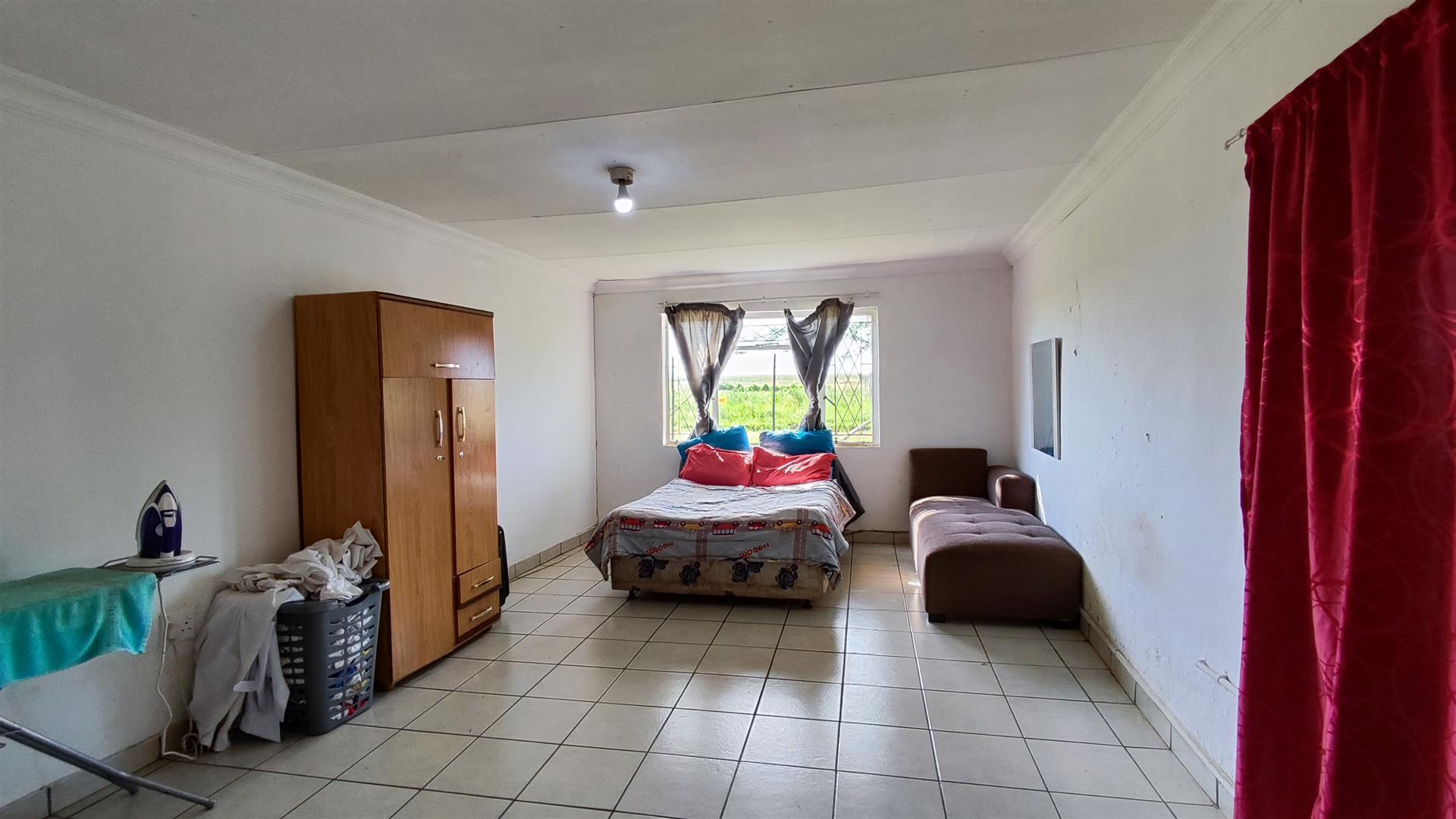 Bed Room 1 - 21 square meters of property in Spaarwater