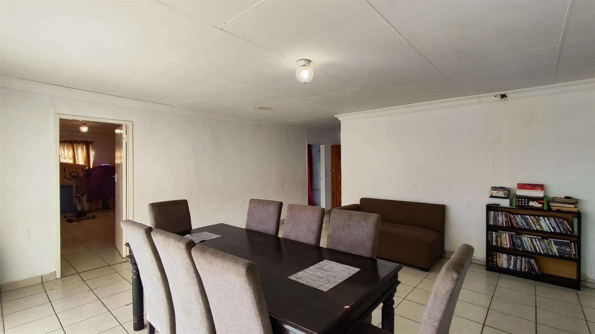 Dining Room - 27 square meters of property in Spaarwater