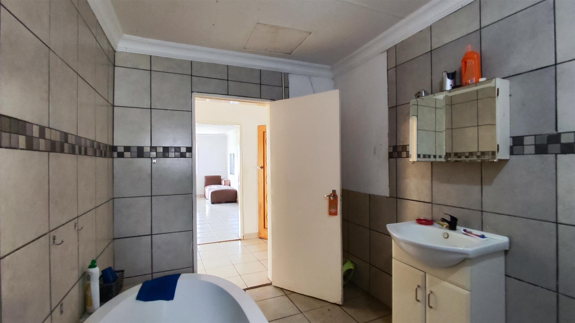 Bathroom 1 - 8 square meters of property in Spaarwater
