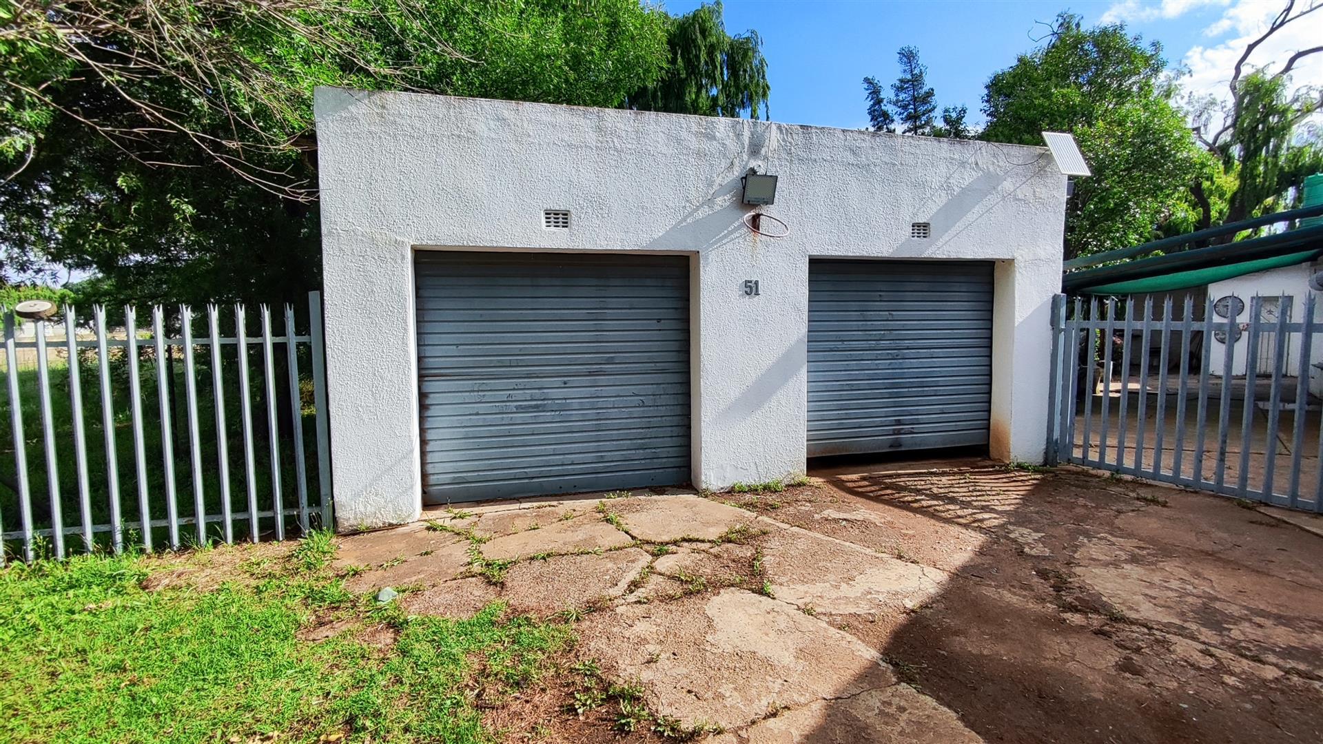 Front View of property in Spaarwater