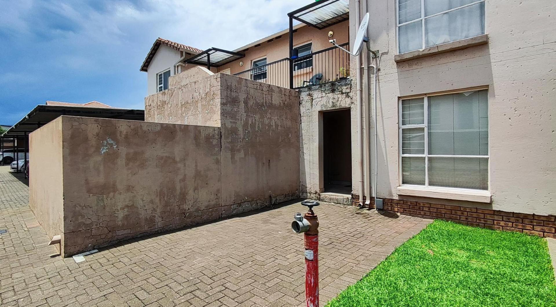 Front View of property in Albertsdal