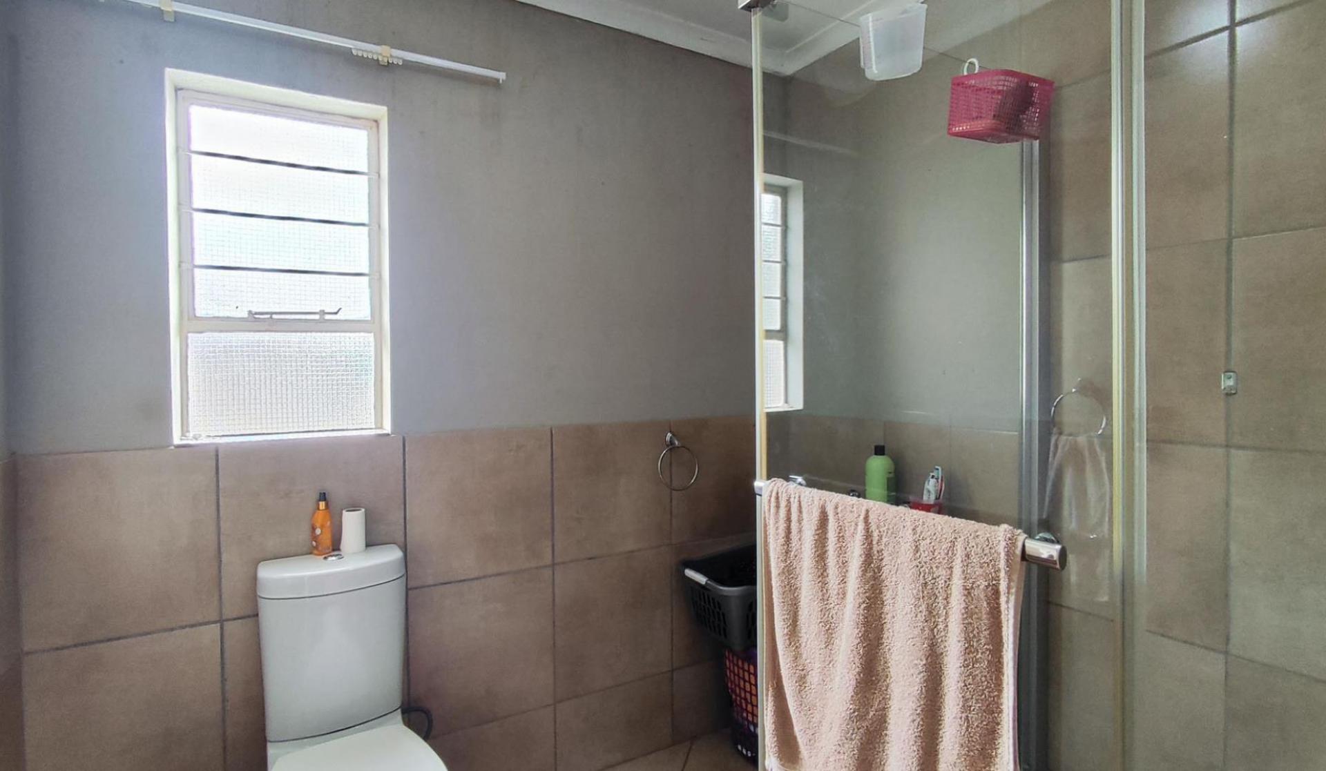 Main Bathroom - 4 square meters of property in Albertsdal