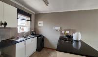 Kitchen - 13 square meters of property in Albertsdal