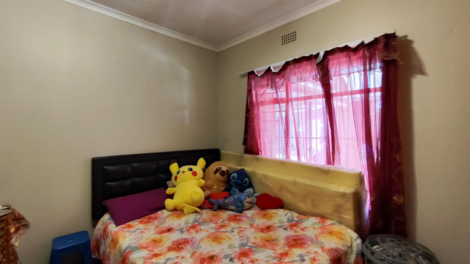 Bed Room 1 - 12 square meters of property in Edleen