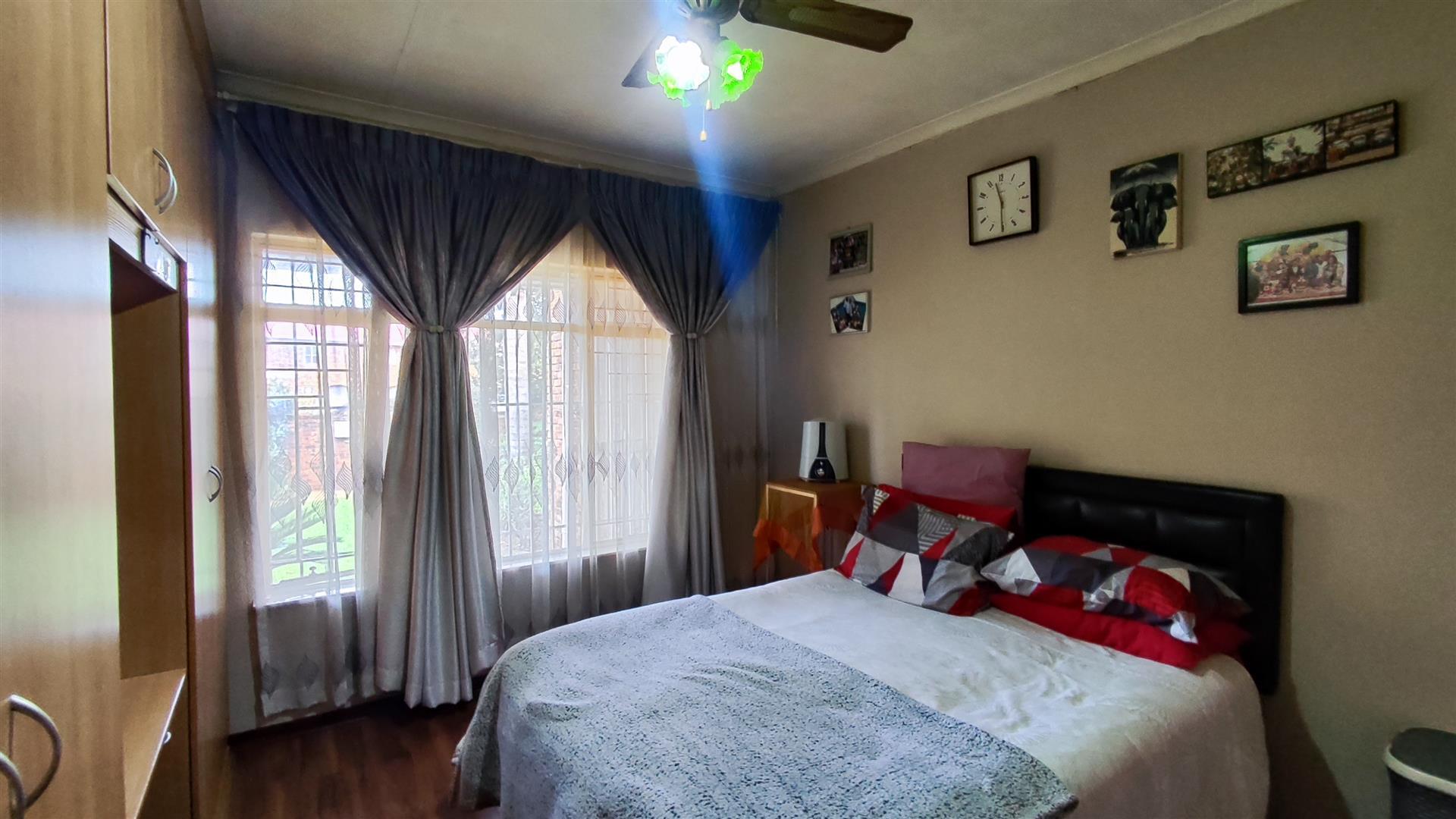 Bed Room 2 - 14 square meters of property in Edleen