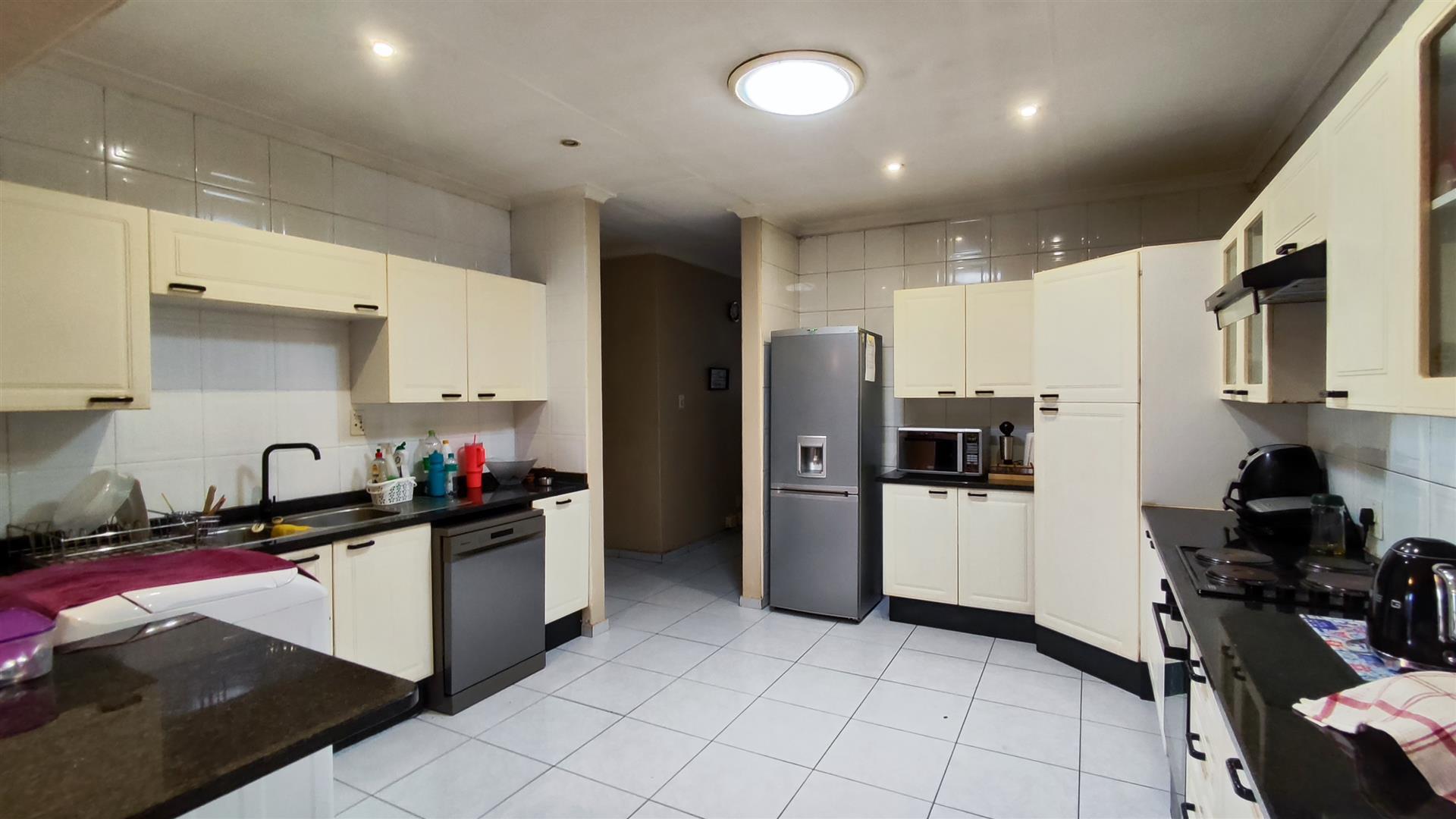 Kitchen - 17 square meters of property in Edleen