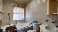 Bathroom 1 - 5 square meters of property in Edleen