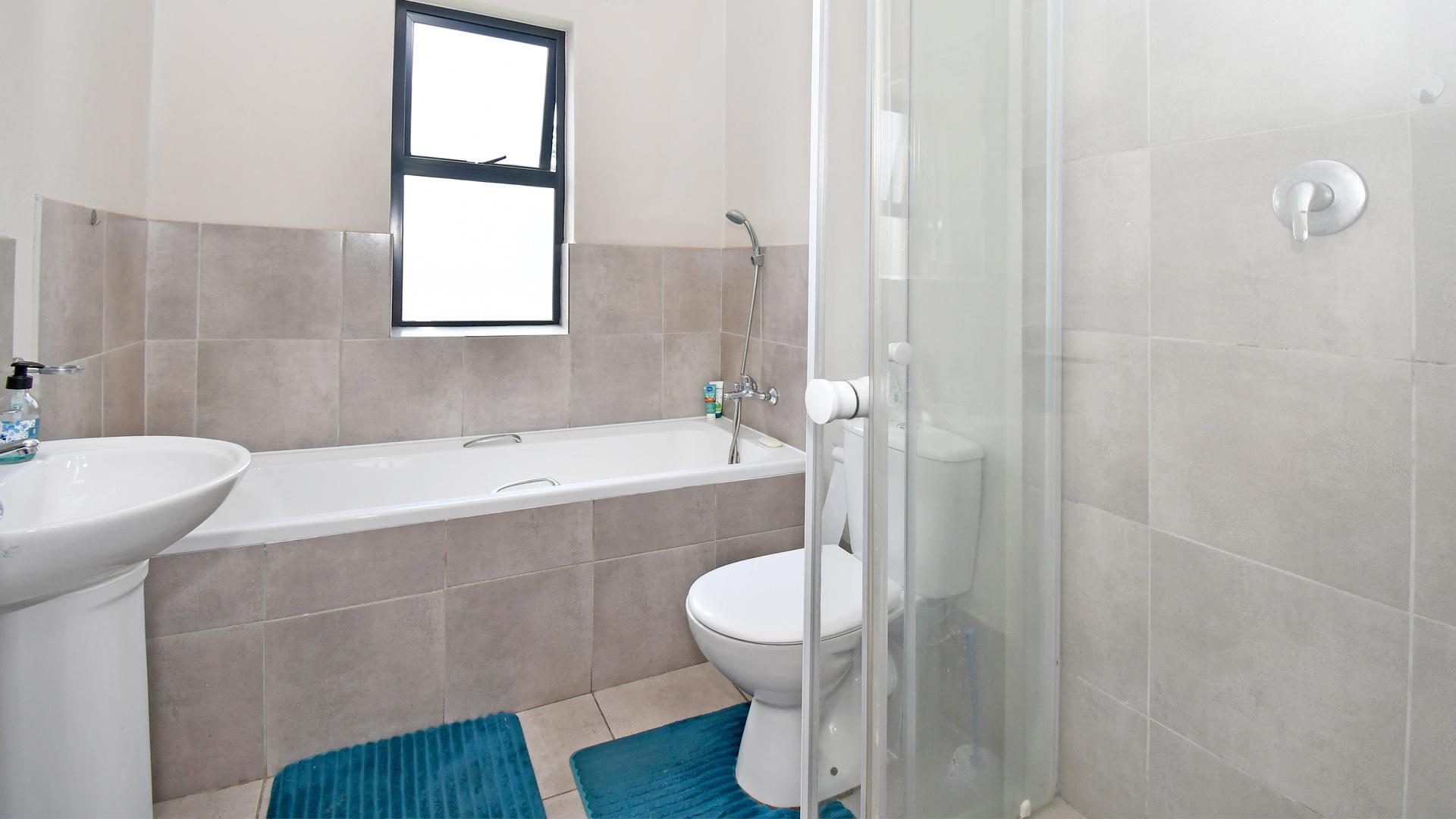 Bathroom 1 of property in Rynfield