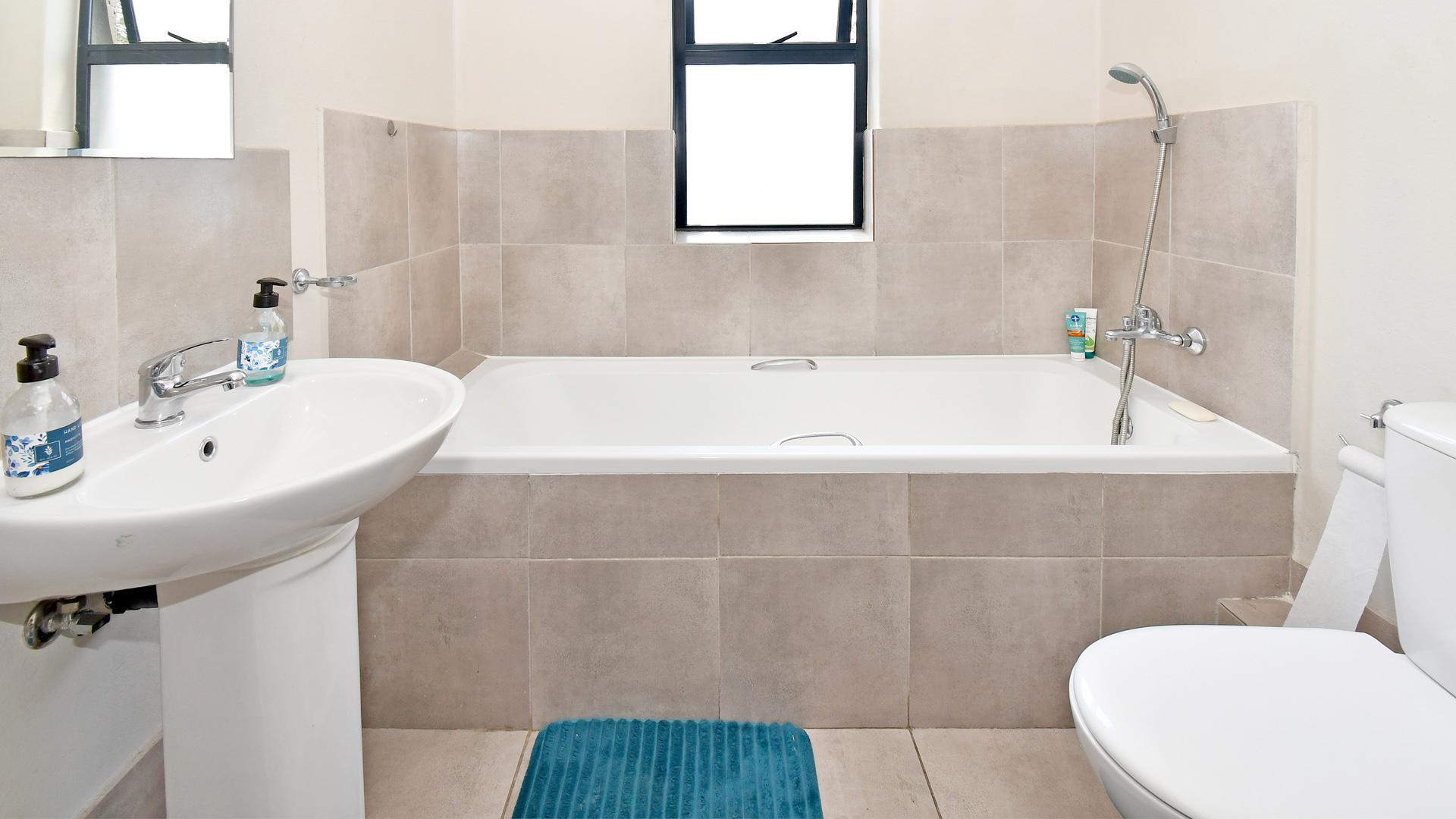 Bathroom 1 of property in Rynfield