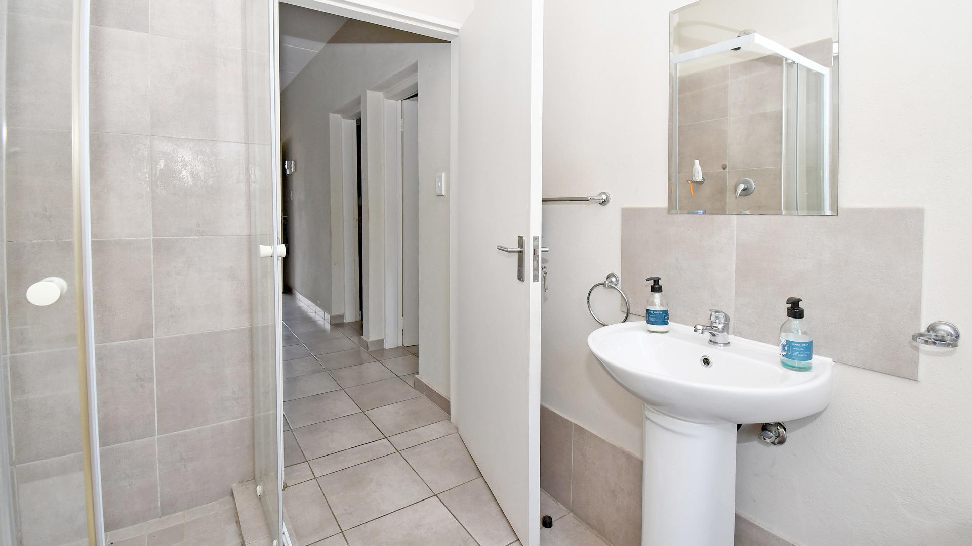 Bathroom 1 of property in Rynfield