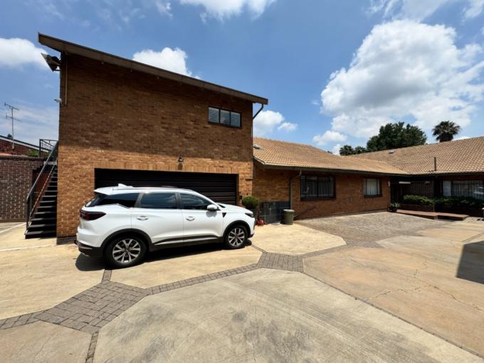 4 Bedroom Simplex for Sale For Sale in Bedford Gardens - MR699373