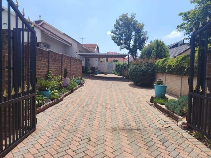 3 Bedroom House for Sale For Sale in Alan Manor - MR699404