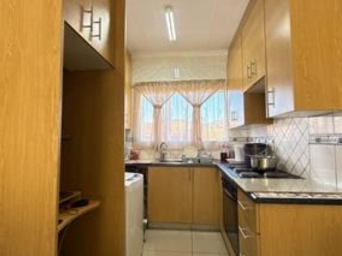 2 Bedroom Simplex for Sale For Sale in Meredale - MR699406