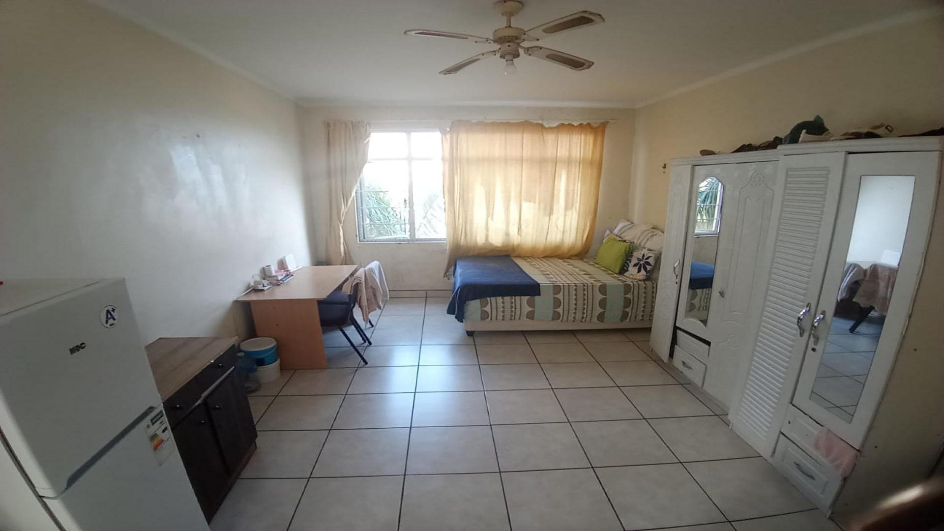 Main Bedroom of property in Durban Central