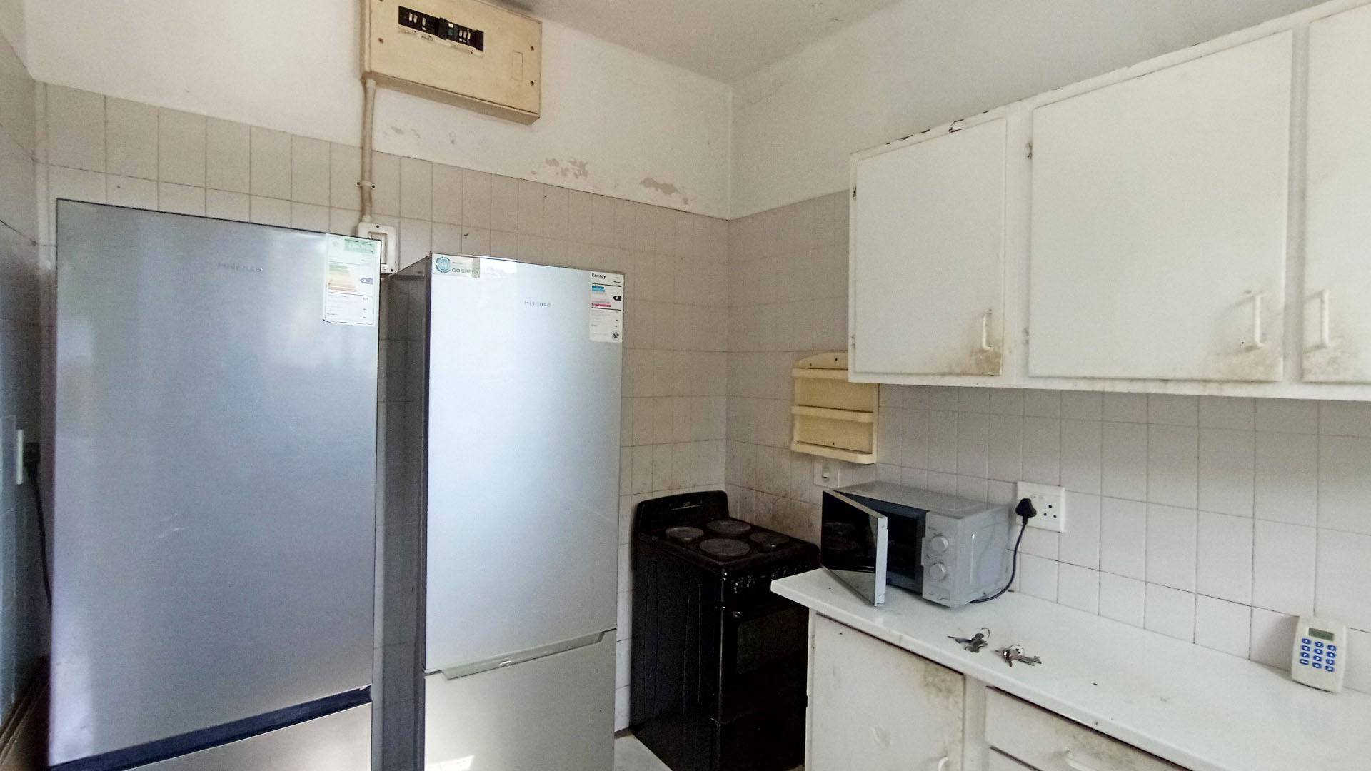 Kitchen - 9 square meters of property in Durban Central