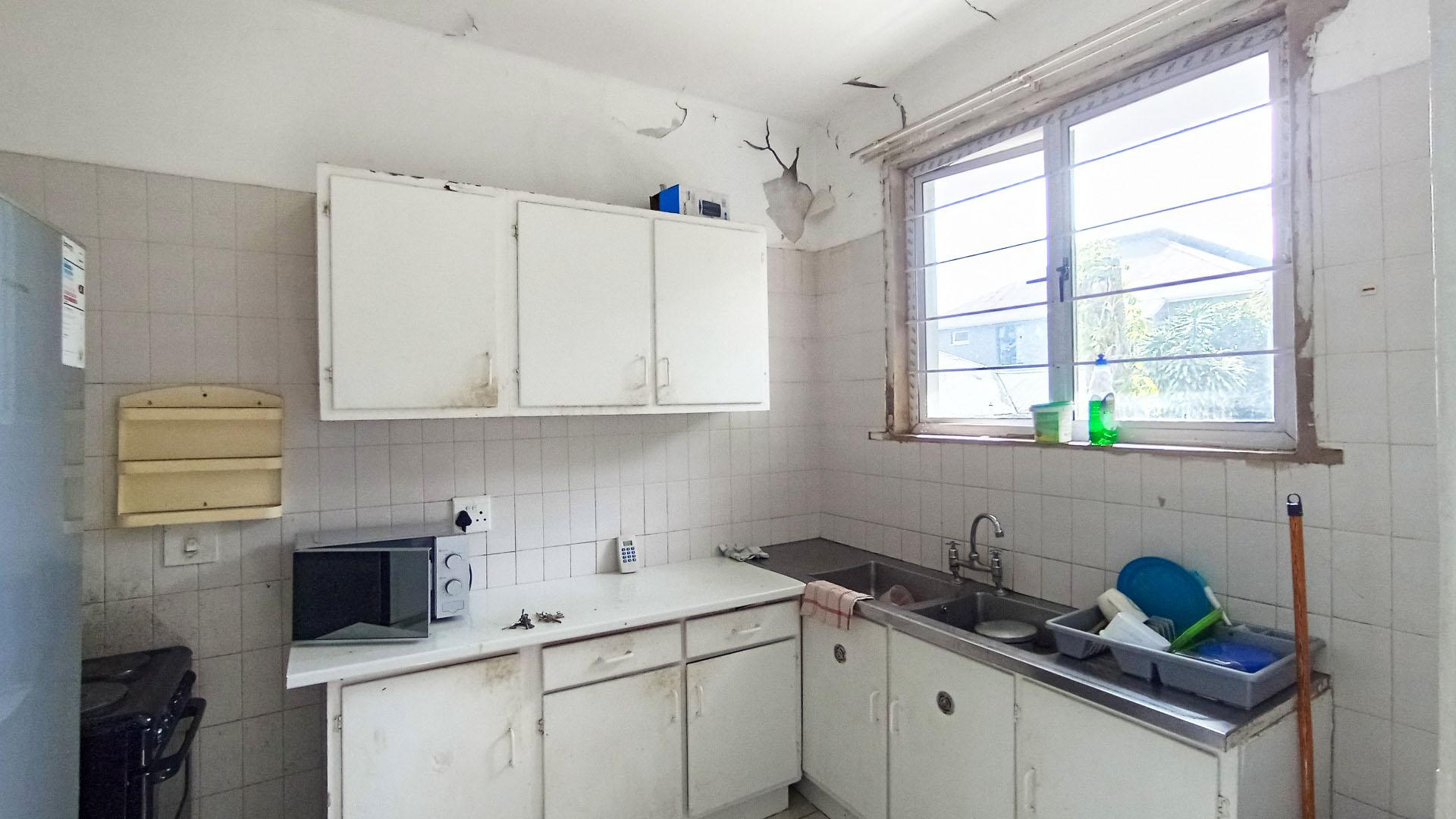 Kitchen - 9 square meters of property in Durban Central