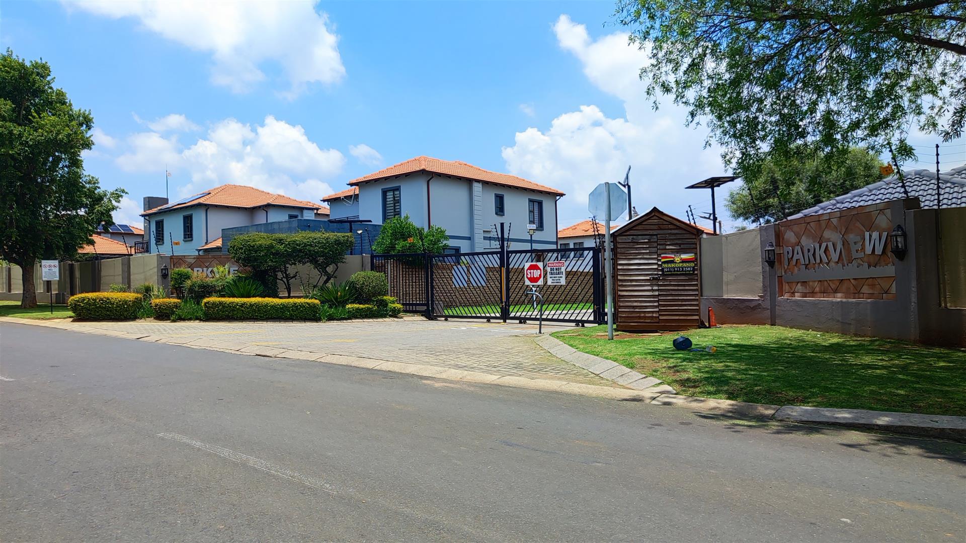 Front View of property in Parkrand