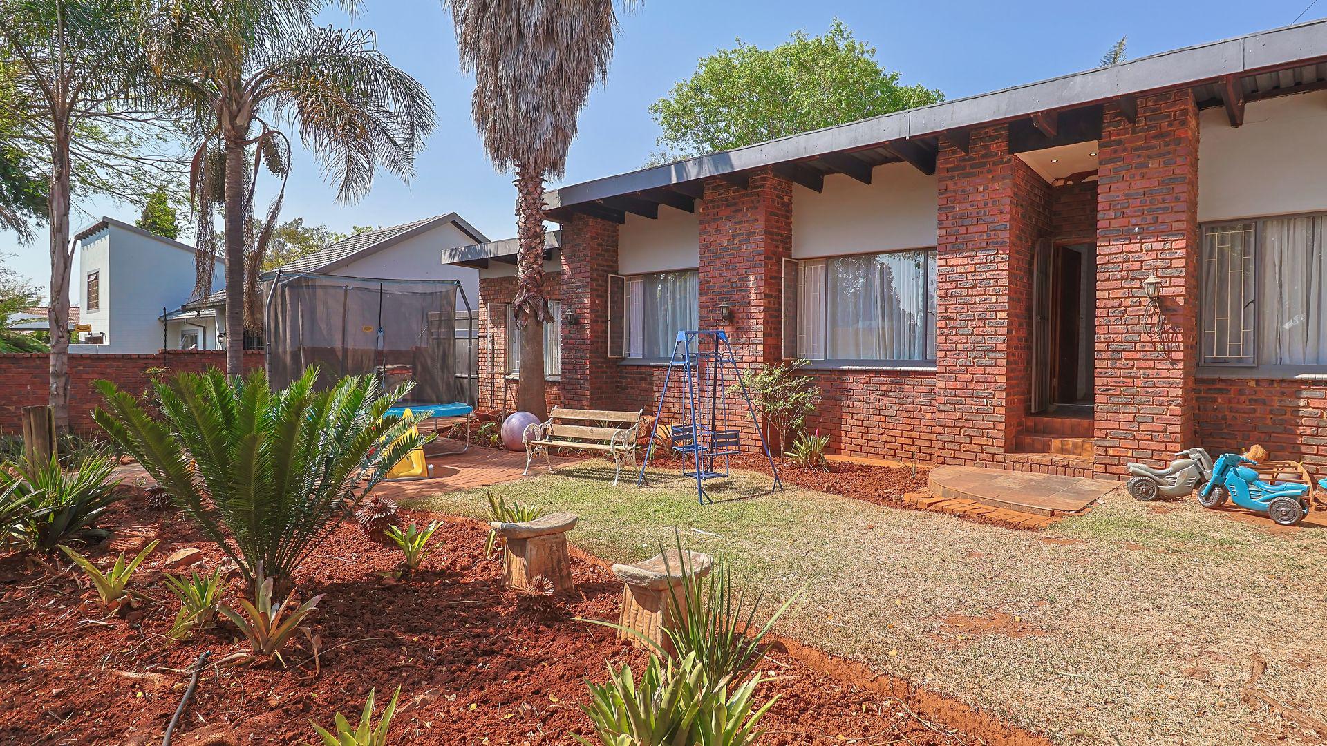  of property in Pierre van Ryneveld