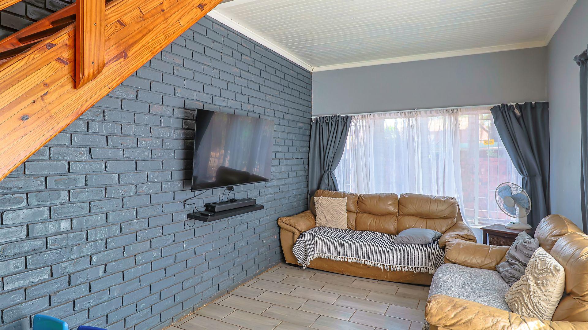  of property in Pierre van Ryneveld