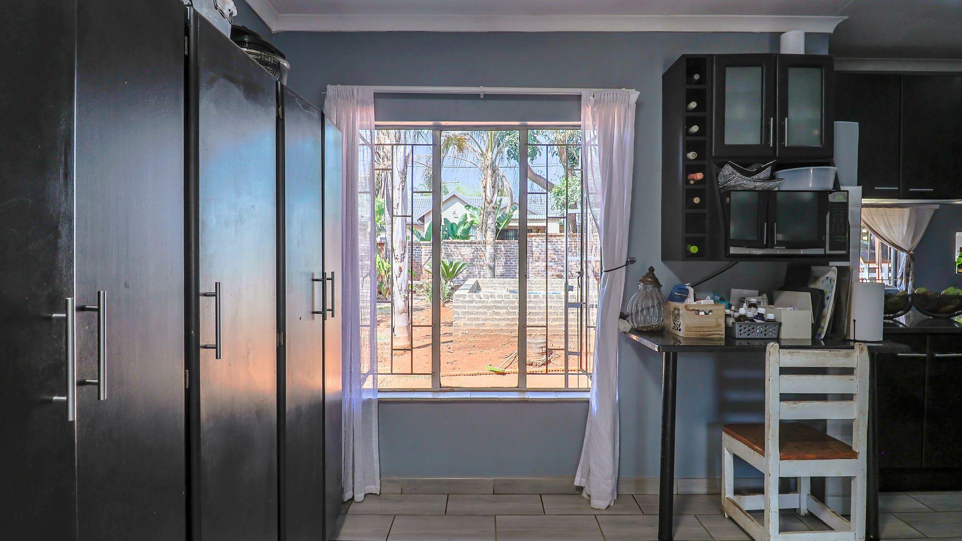  of property in Pierre van Ryneveld