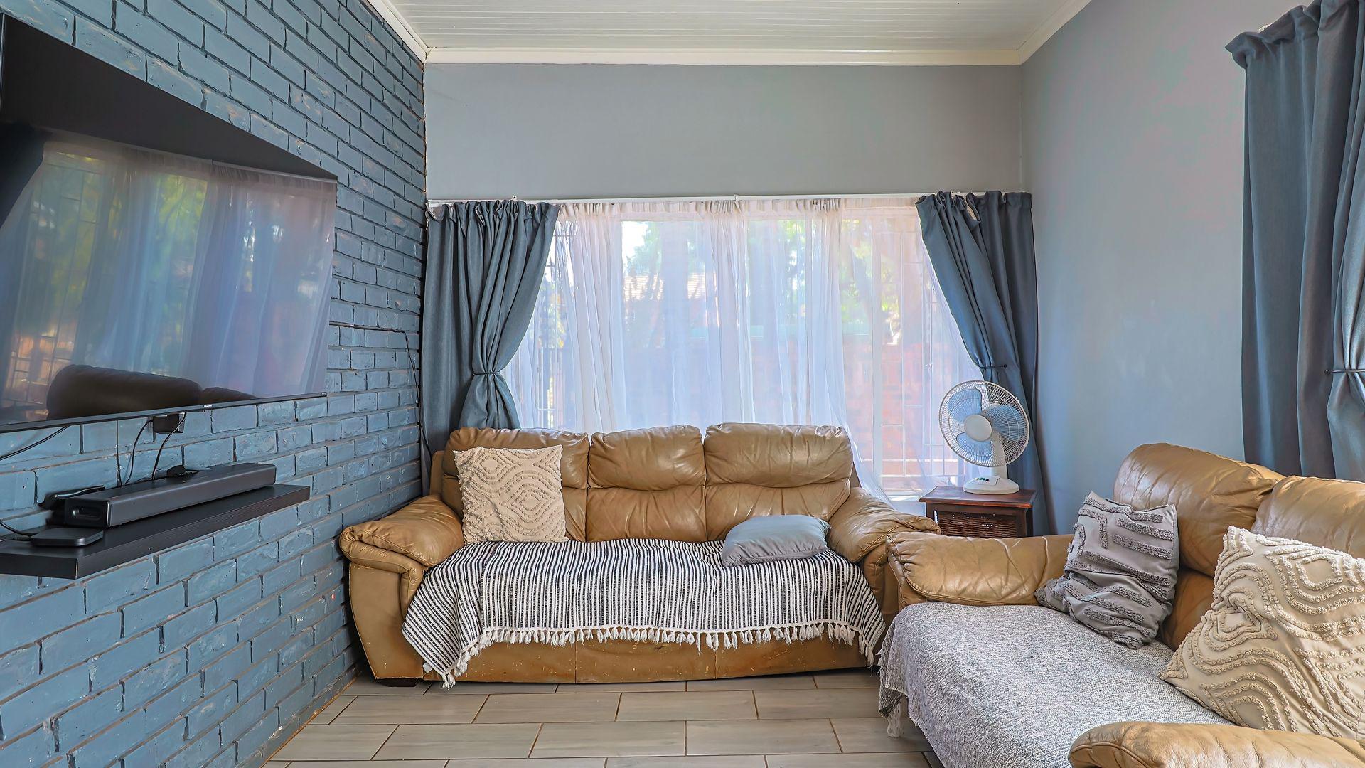  of property in Pierre van Ryneveld