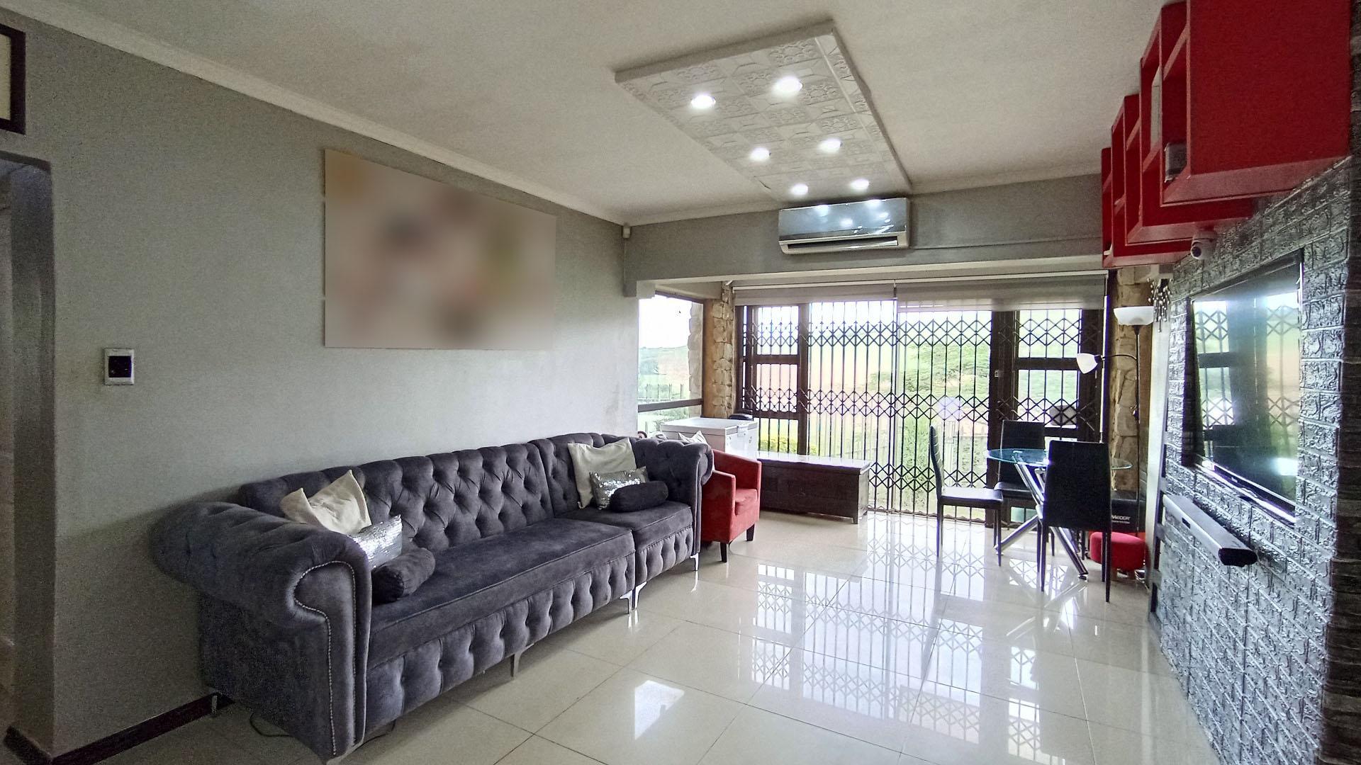 Lounges - 25 square meters of property in Westbrook