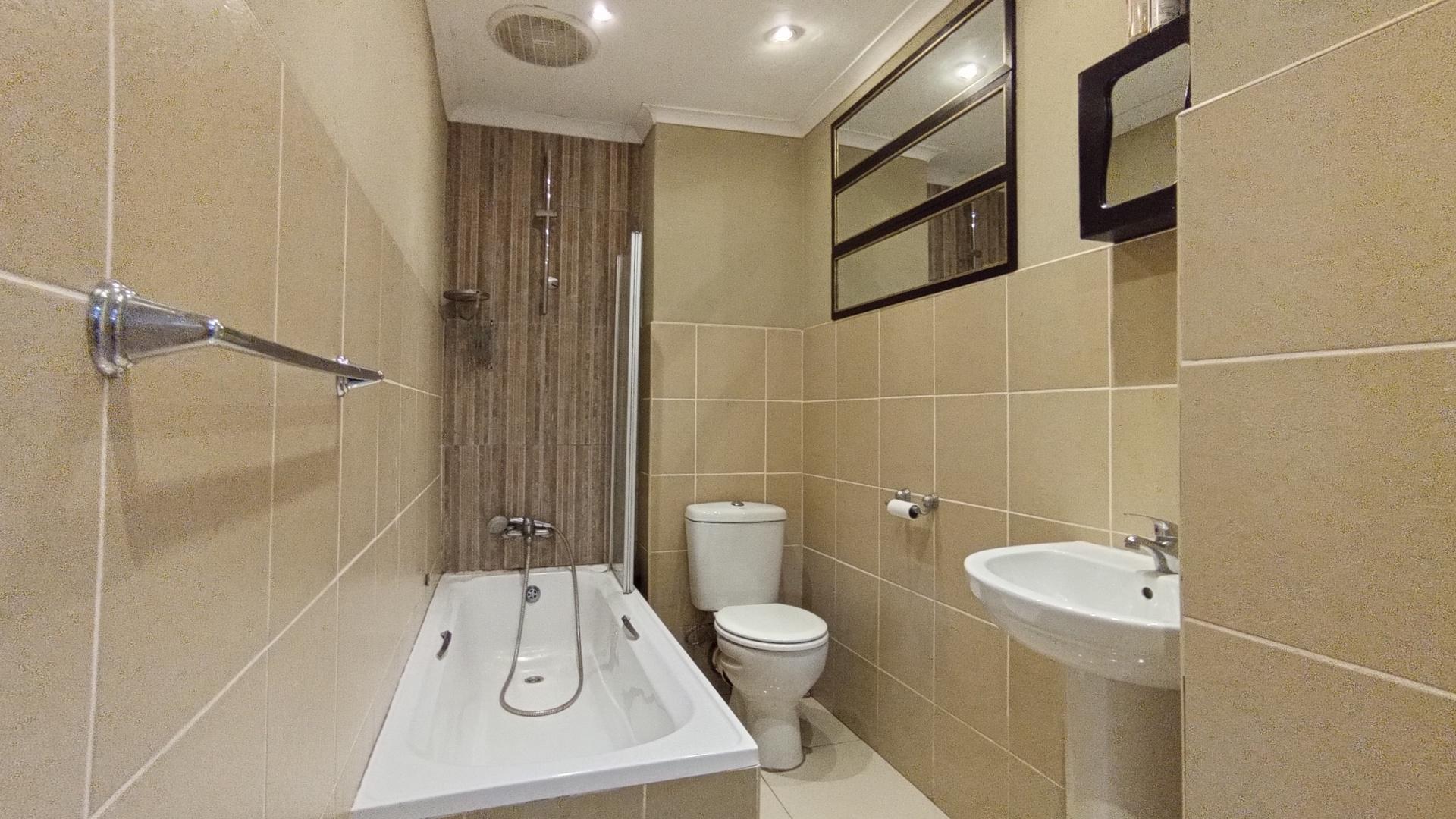 Bathroom 1 - 6 square meters of property in Westbrook