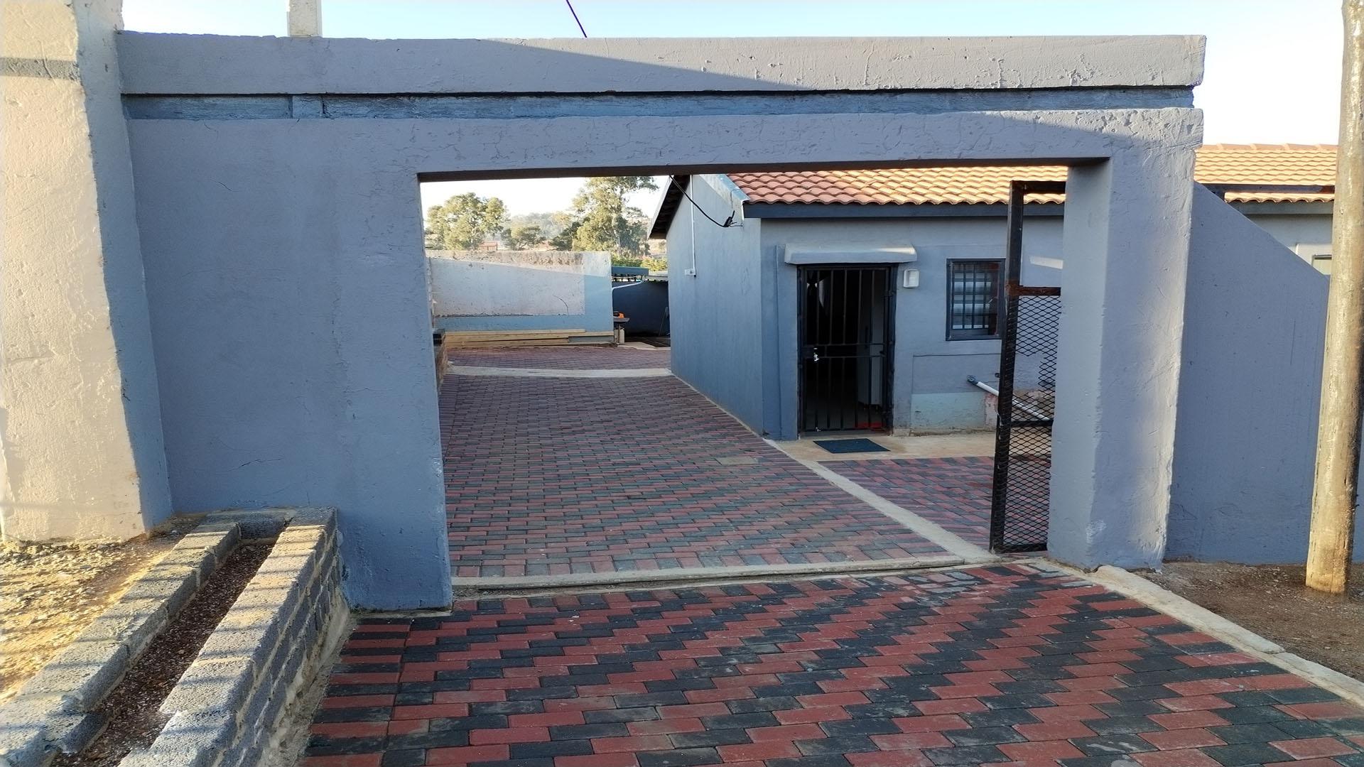 Front View of property in Devland