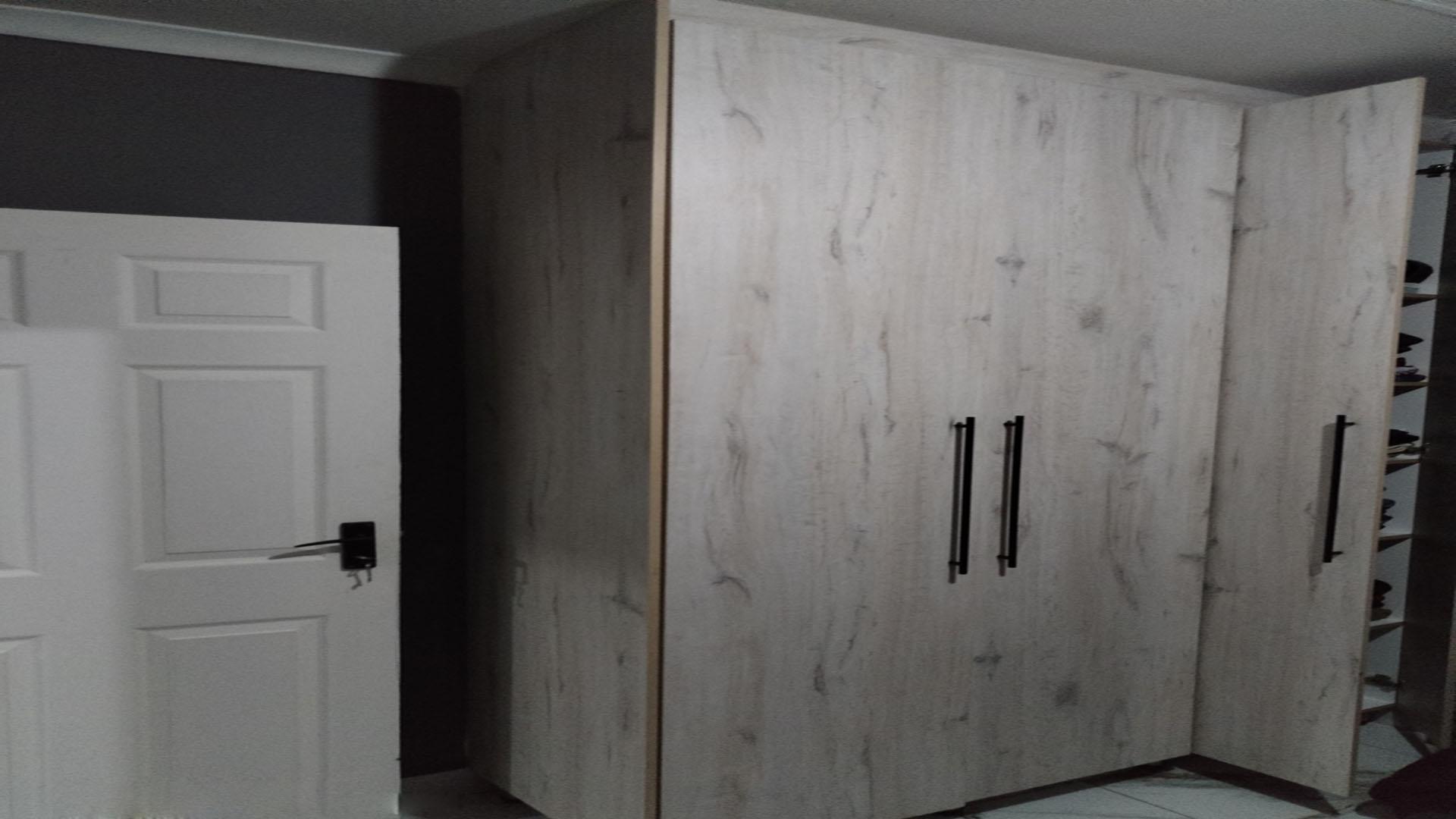 Bed Room 1 of property in Devland