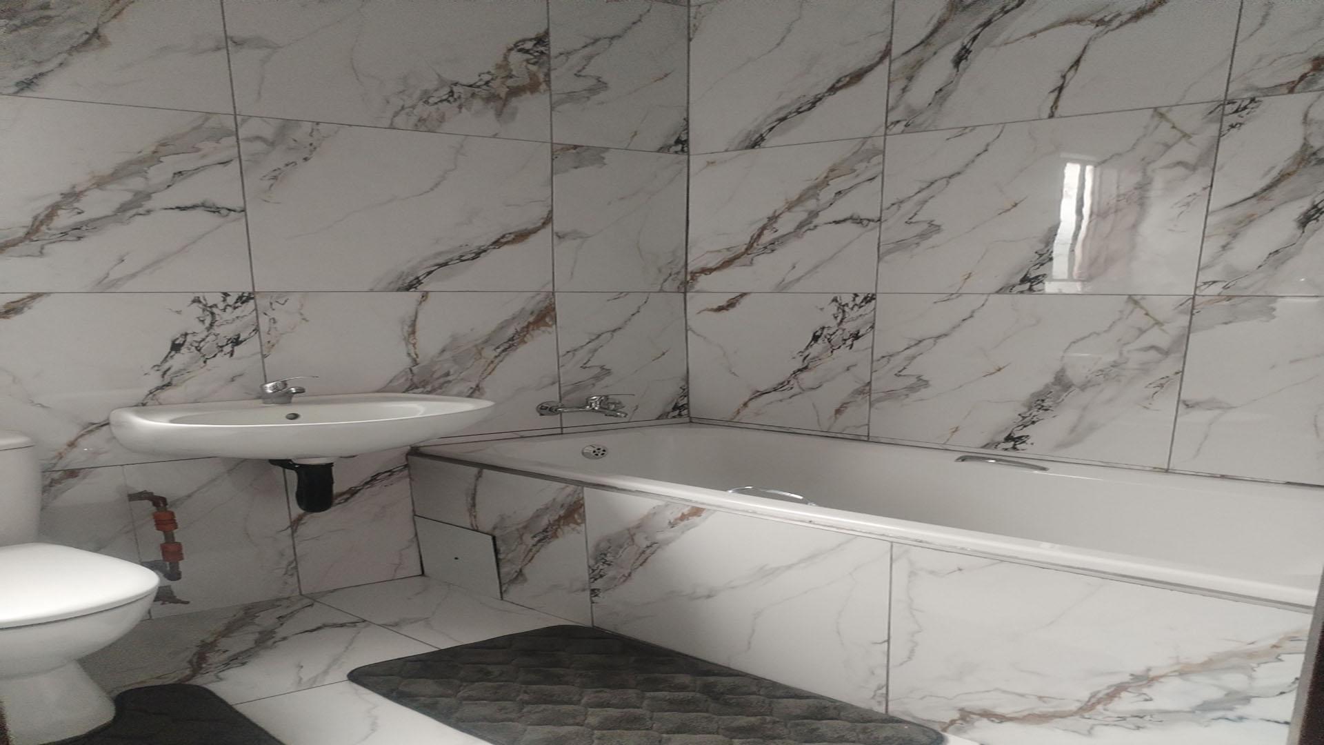 Bathroom 1 of property in Devland